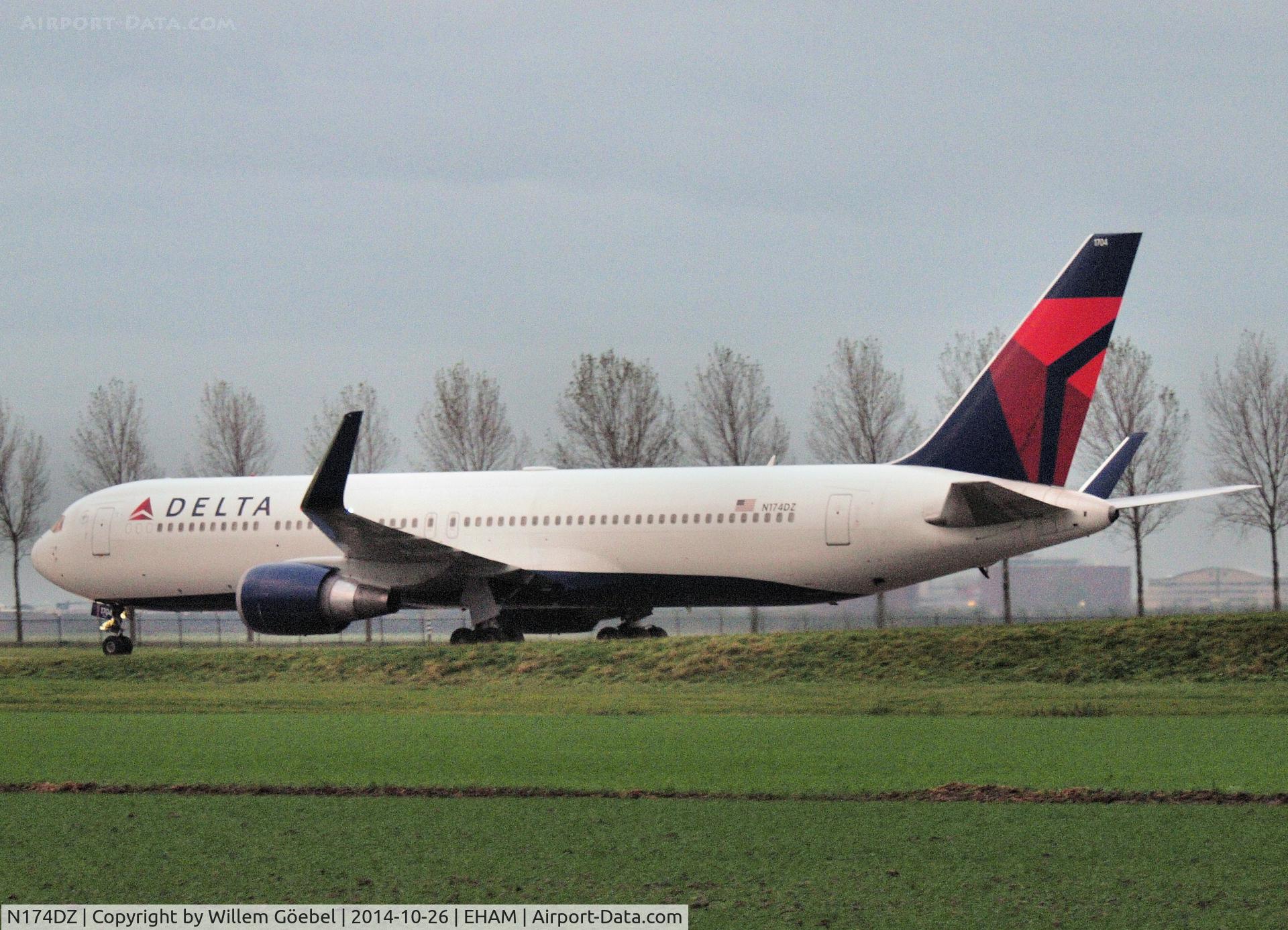 N174DZ, 1998 Boeing 767-332 C/N 29693, Taxi to the gate of Schiphol Airport