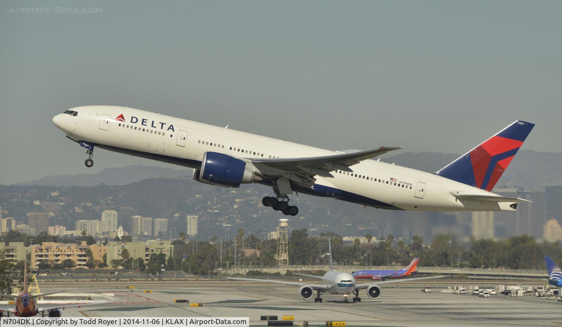 N704DK, 2009 Boeing 777-232/LR C/N 29739, Departing LAX on 25R