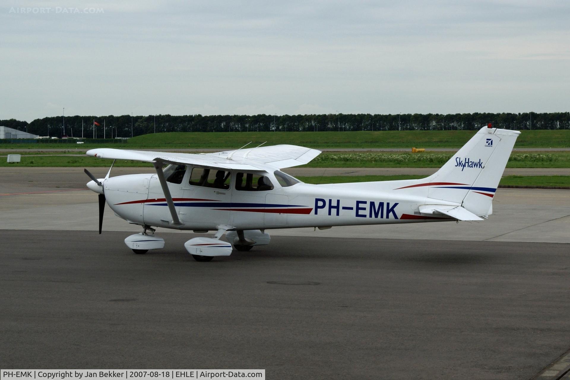PH-EMK, 2003 Cessna 172R SkyHawk C/N 17281163, Airport Lelystad
