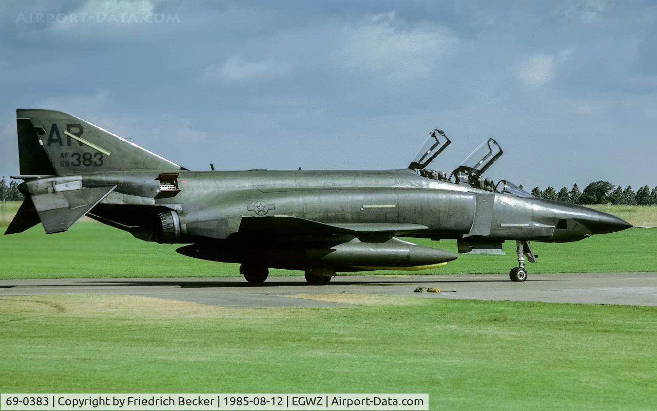 69-0383, 1969 McDonnell Douglas RF-4C Phantom II C/N 4019, last chance inspection prior take off from RAF Alconbury