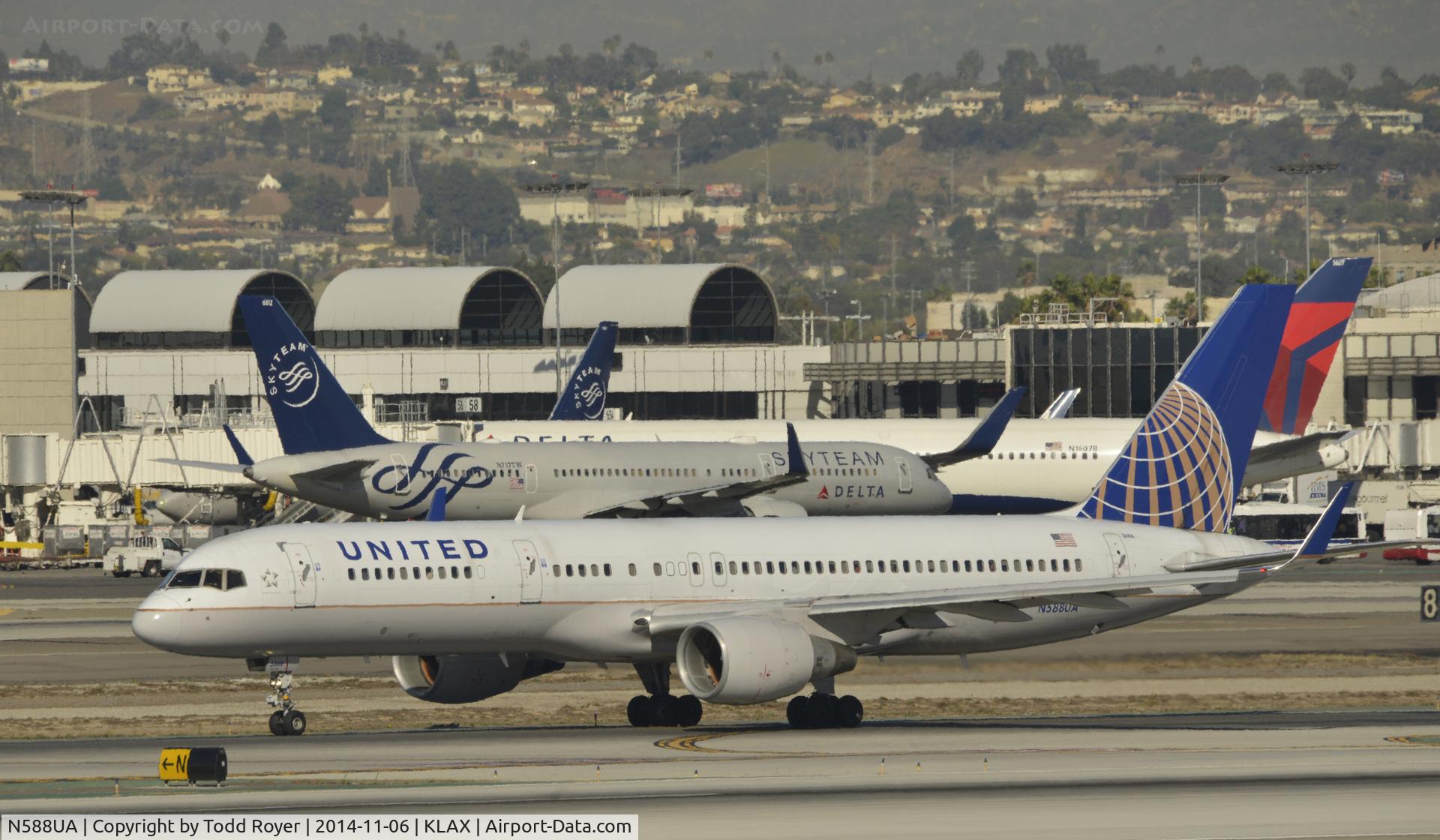 N588UA, 1993 Boeing 757-222 C/N 26717, Taxiing to gate at LAX