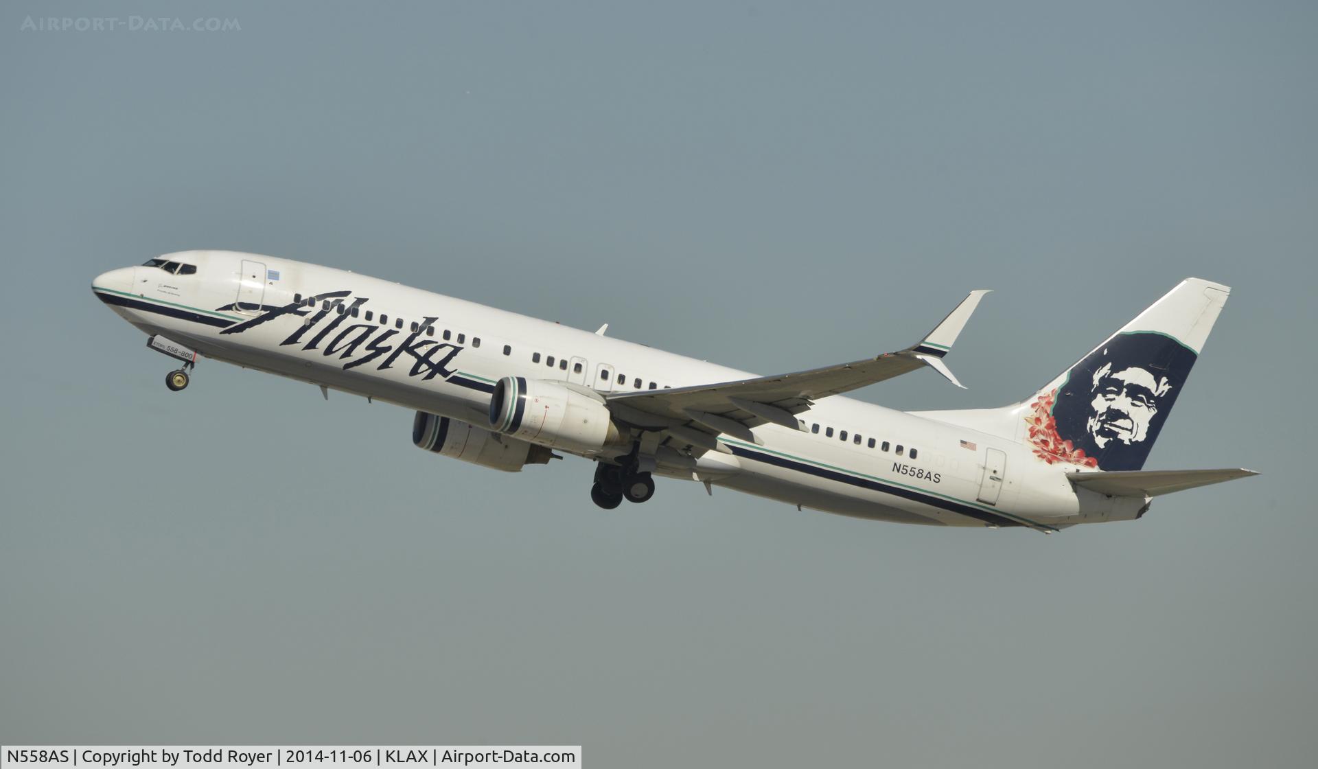 N558AS, 2006 Boeing 737-890 C/N 35177, Departing LAX on 25R