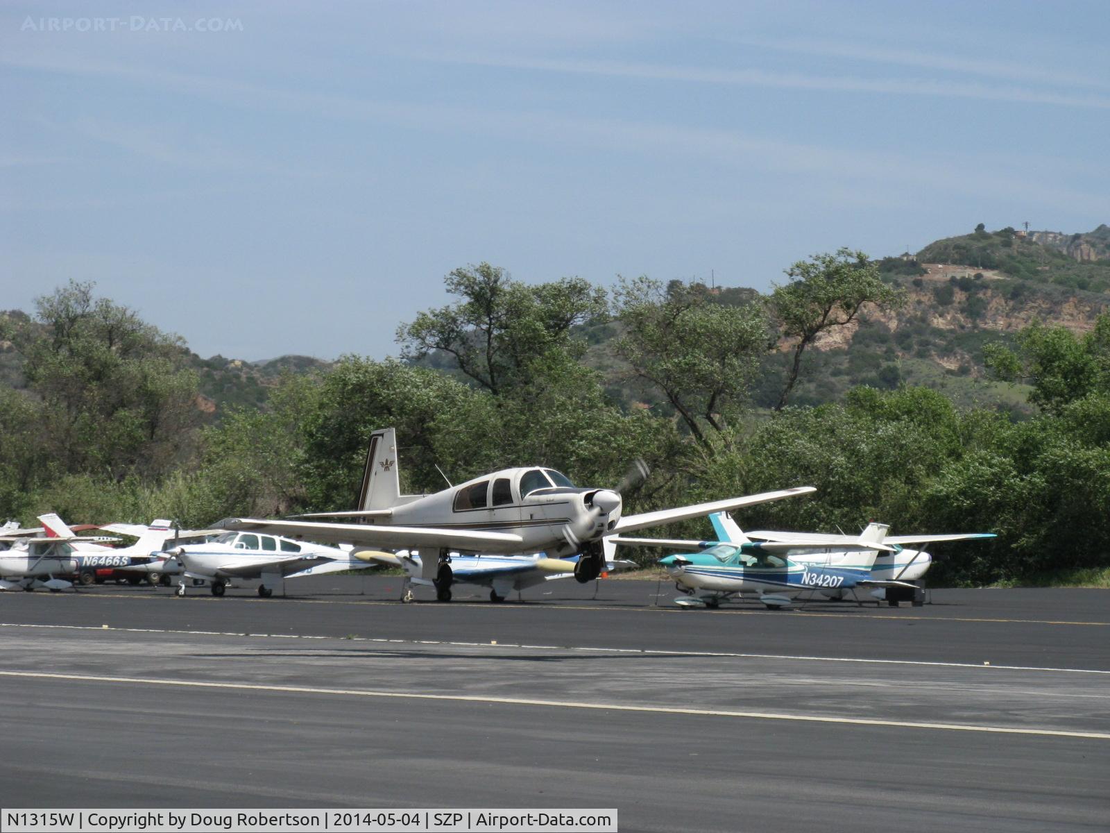 N1315W, 1963 Mooney M20E Super 21 C/N 203, 1963 Mooney M20E SUPER 21, Lycoming IO-360 200 Hp, takeoff climb Rwy 22, gear in transit