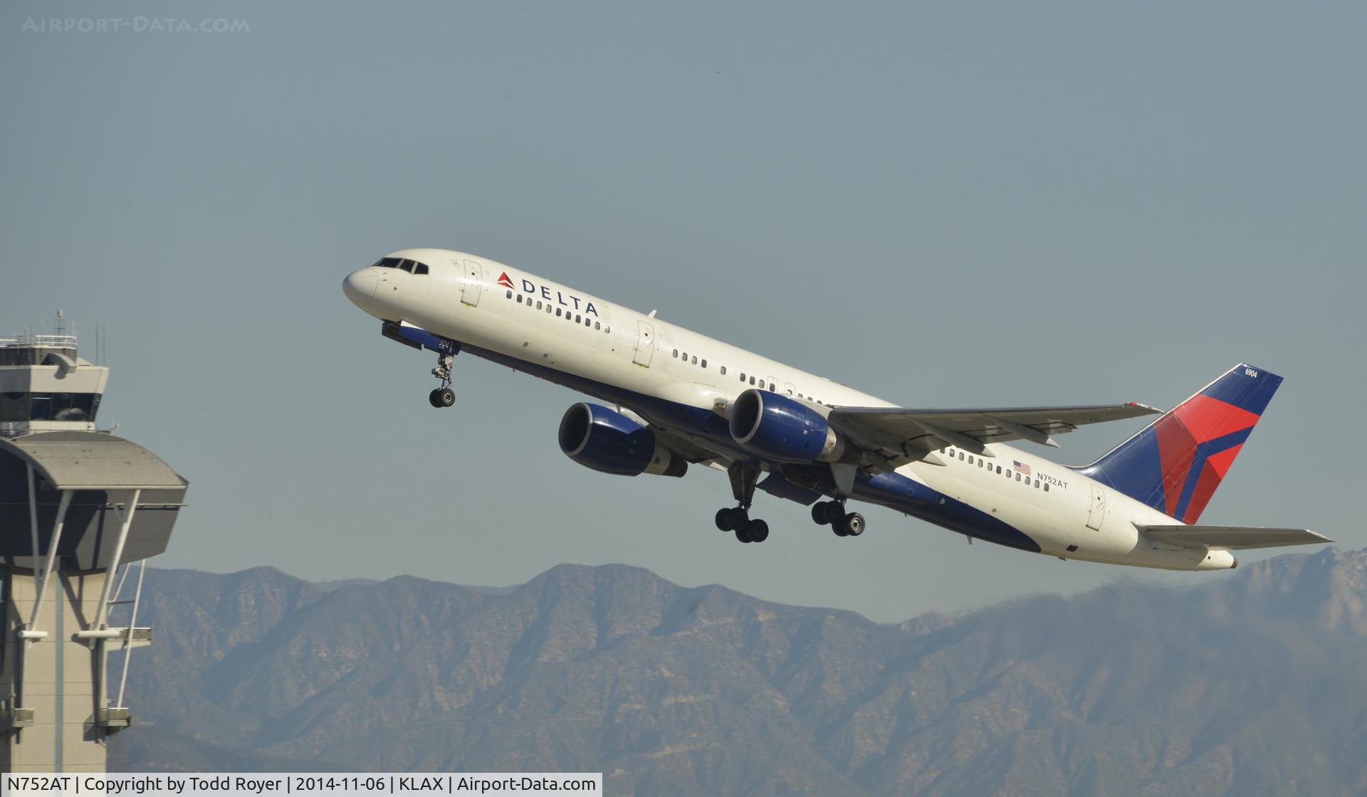 N752AT, 1984 Boeing 757-212 C/N 23128, Departing LAX on 25R