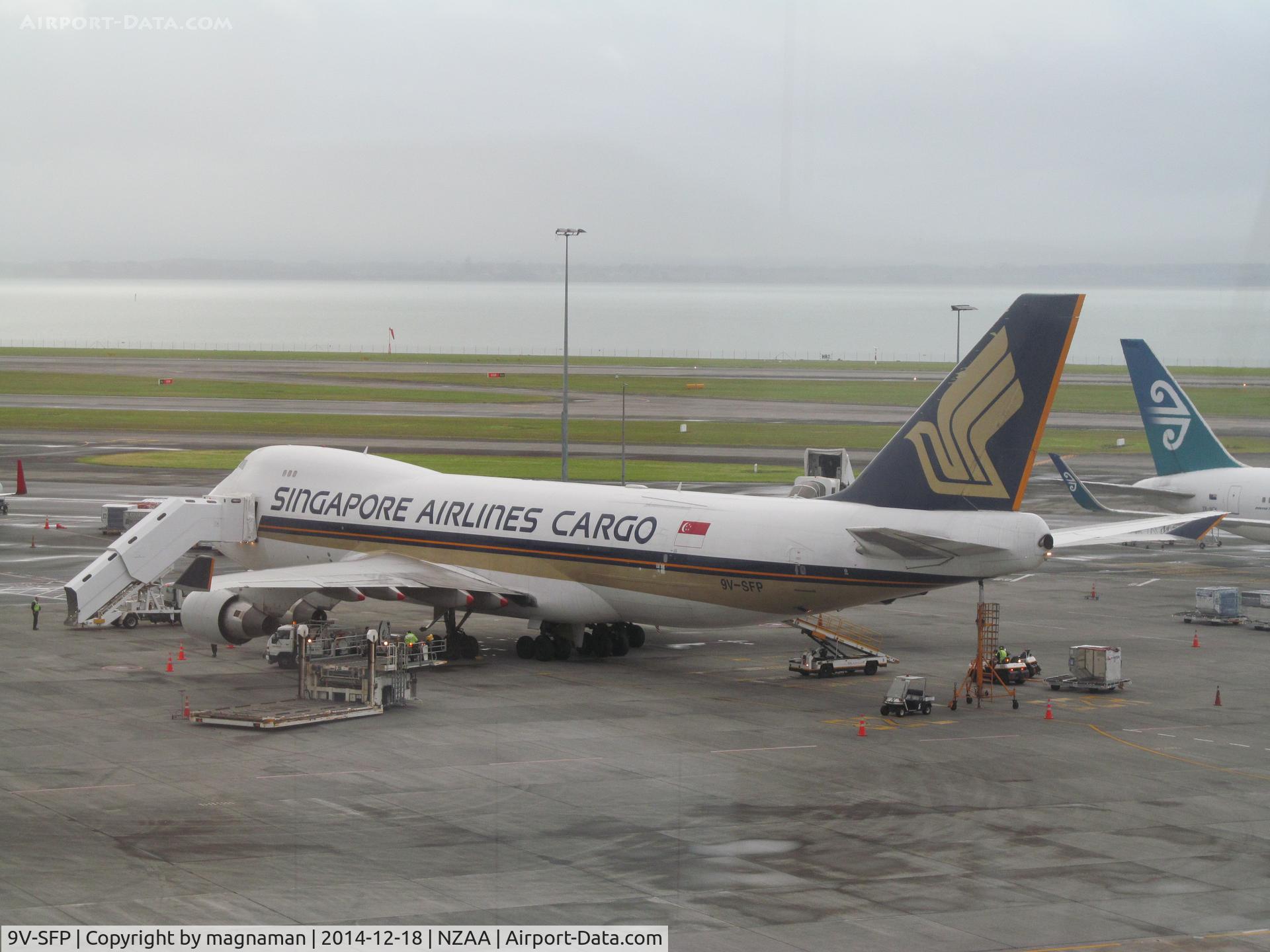 9V-SFP, 2005 Boeing 747-412F/SCD C/N 32902, regular sing cargo at AKL.
