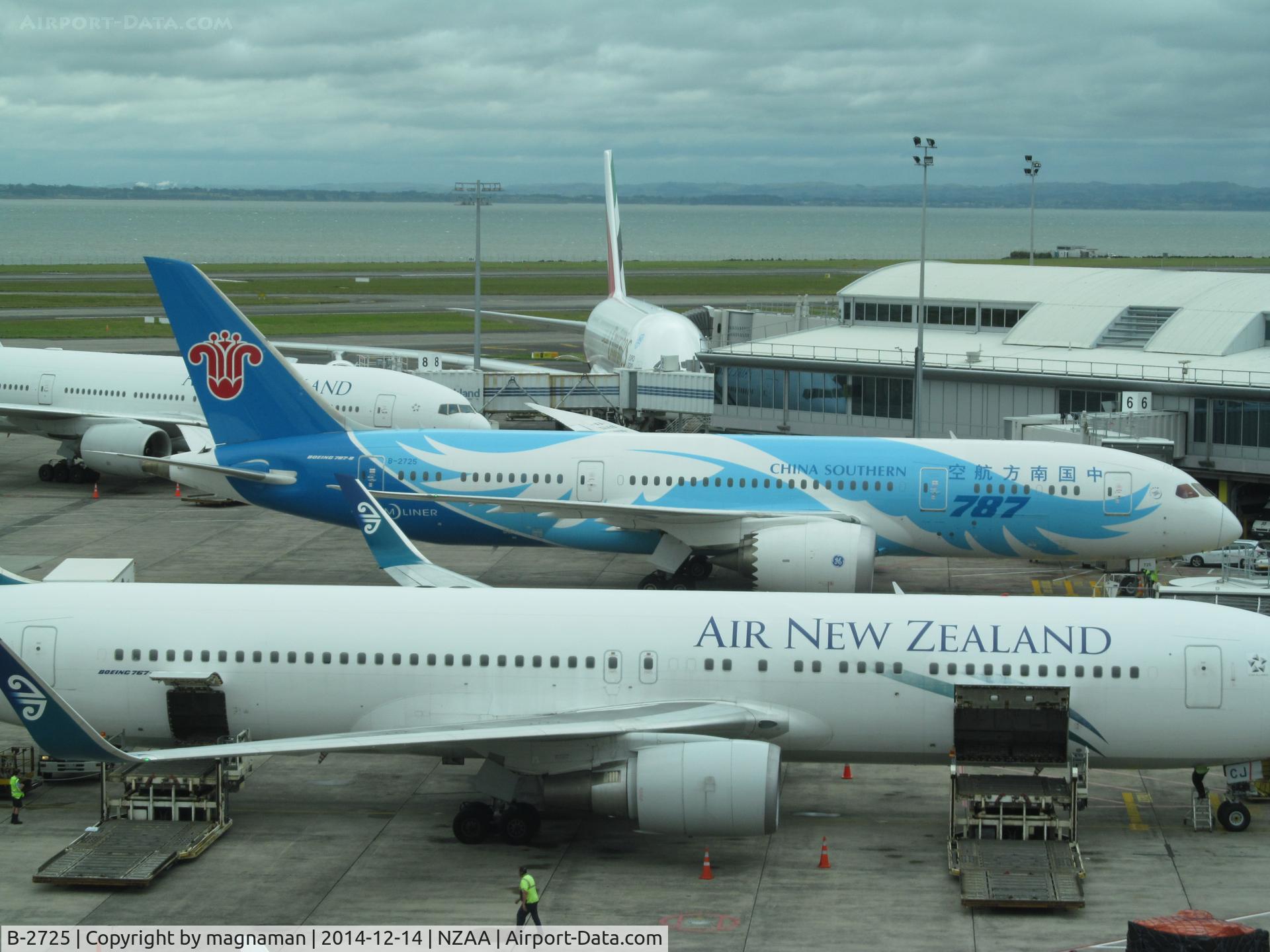 B-2725, 2012 Boeing 787-8 Dreamliner Dreamliner C/N 34923, On crowded AKL apron
