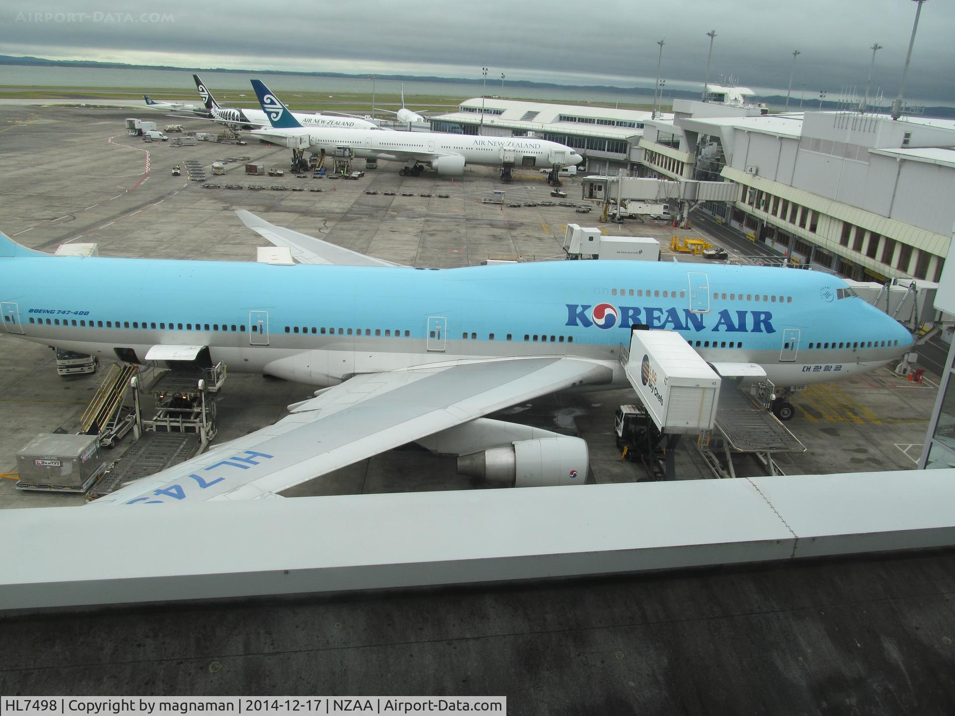HL7498, 1996 Boeing 747-4B5 C/N 26402, most of this large beast as seen from viewing gallery