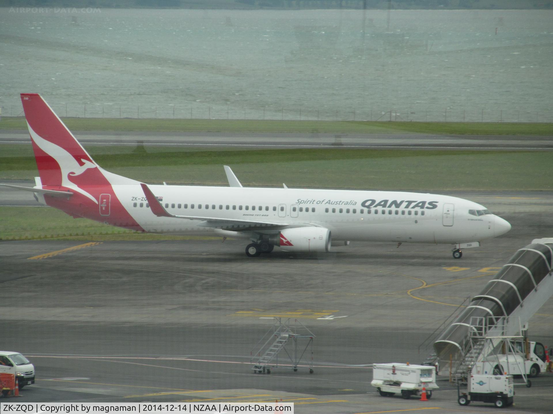 ZK-ZQD, 2011 Boeing 737-838 C/N 34203, through glass from int'l gallery