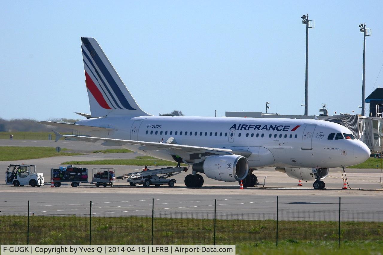 F-GUGK, 2005 Airbus A318-111 C/N 2601, Airbus A318-111, Gates area, Brest-Bretagne airport (LFRB-BES)