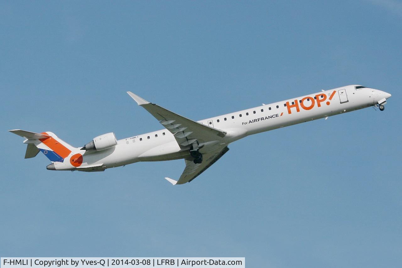 F-HMLI, 2011 Bombardier CRJ-1000EL NG (CL-600-2E25) C/N 19014, Bombardier CRJ-1000, Take off rwy 07R, Brest-Bretagne airport (LFRB-BES)