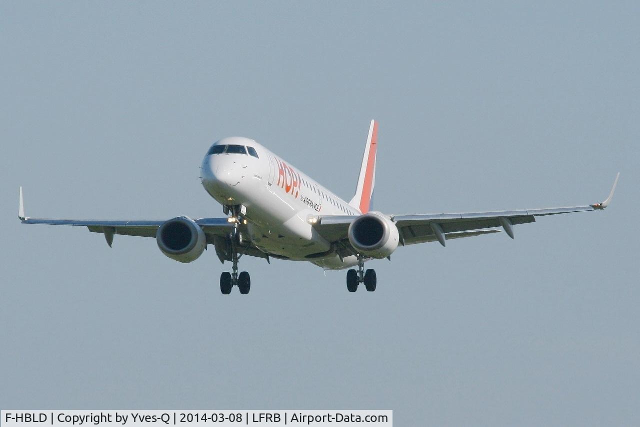 F-HBLD, 2007 Embraer 190LR (ERJ-190-100LR) C/N 19000113, Embraer ERJ-190-100LR, Short approach rwy 25L, Brest-Bretagne airport (LFRB-BES)