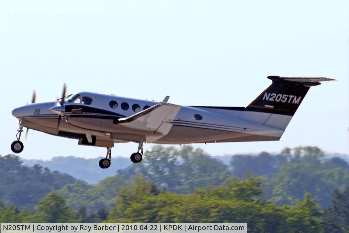 N205TM, 2007 Hawker Beechcraft B200 King Air C/N BB-1991, Beech B200 Super KIng Air [BB-1991] Atlanta-Dekalb Peachtree~N 22/04/2010