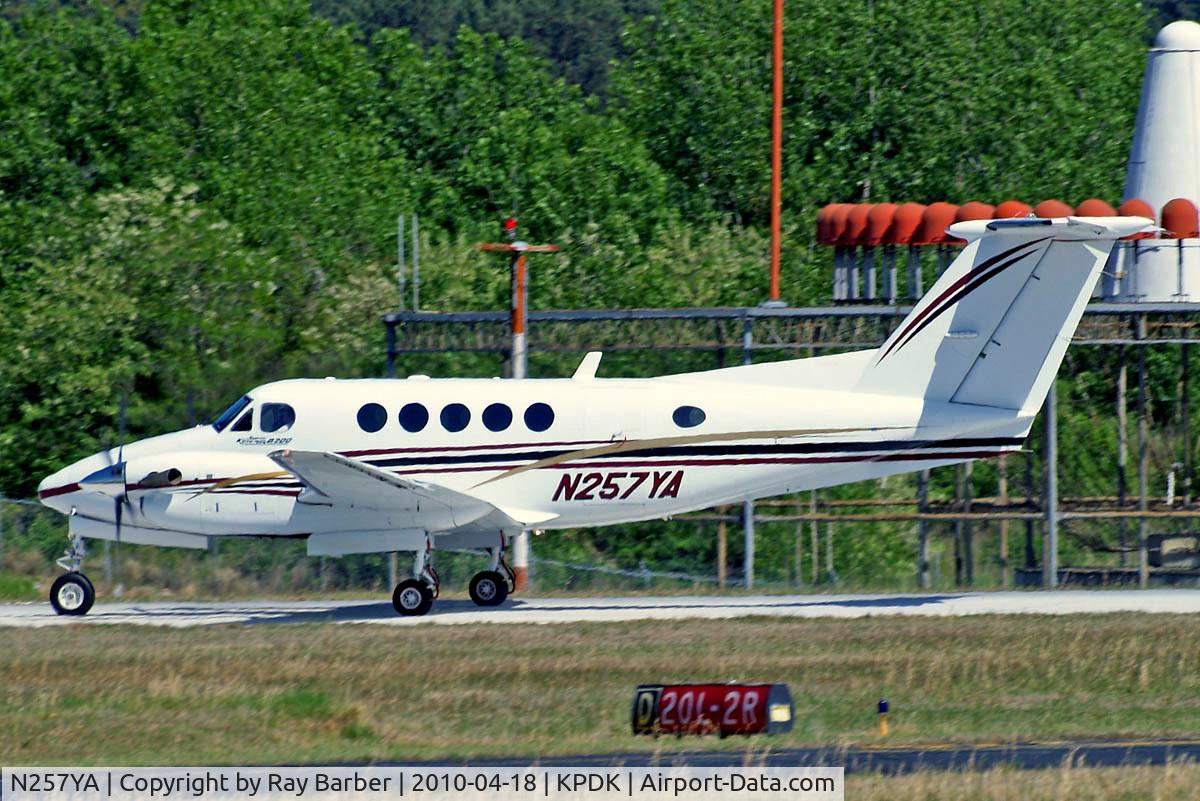 N257YA, 1998 Raytheon B200 King Air C/N BB-1622, Beech B200 Super King Air [BB-1622] Atlanta-Dekalb Peachtree~N 18/04/2010