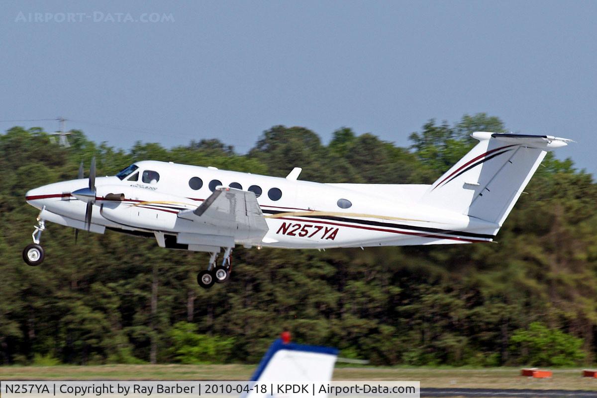 N257YA, 1998 Raytheon B200 King Air C/N BB-1622, Beech B200 Super King Air [BB-1622] Atlanta-Dekalb Peachtree~N 18/04/2010