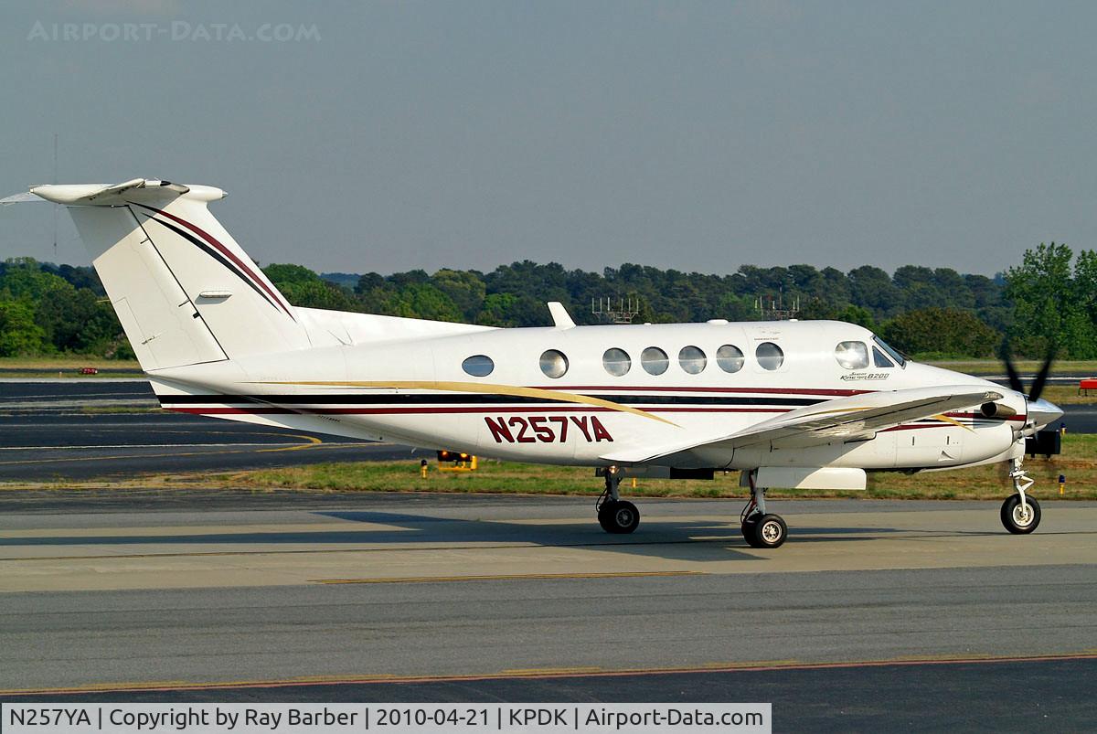 N257YA, 1998 Raytheon B200 King Air C/N BB-1622, Beech B200 Super King Air [BB-1622] Atlanta-Dekalb Peachtree~N 21/04/2010
