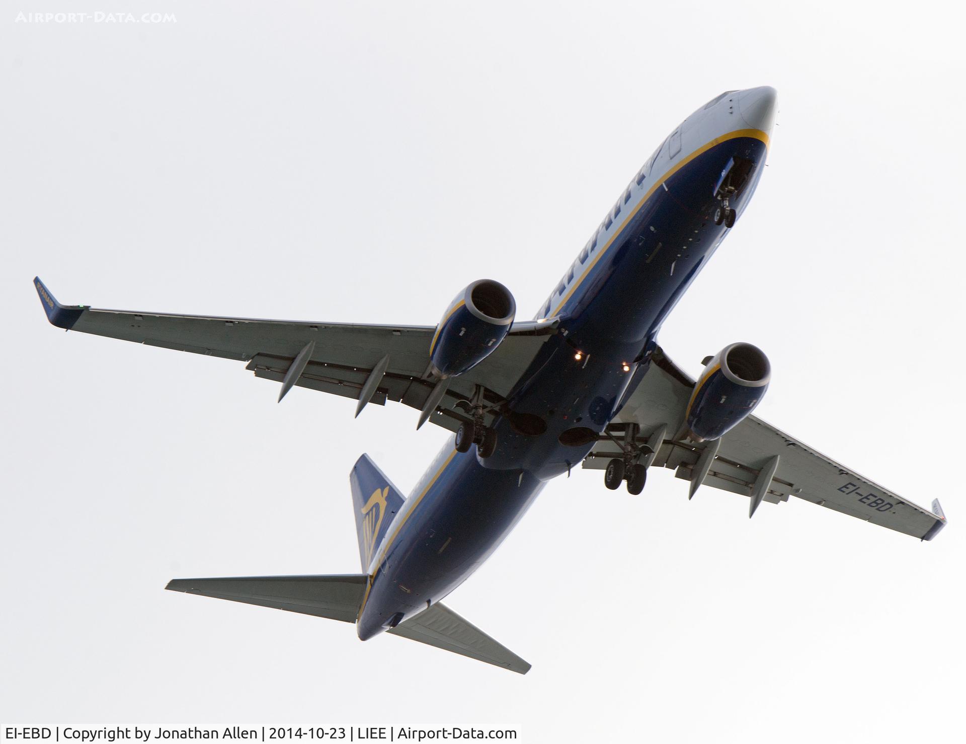 EI-EBD, 2009 Boeing 737-8AS C/N 37522, On approach to Cagliari airport, Sardinia.