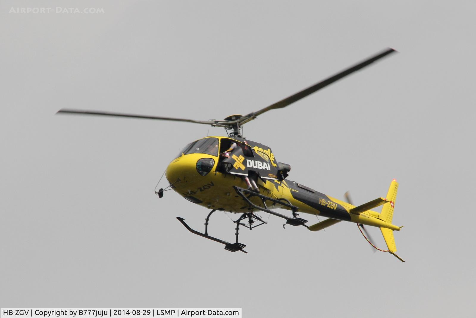 HB-ZGV, 2001 Eurocopter AS-350B-3 Ecureuil Ecureuil C/N 3426, with new peint, lifting Yves ROSSY 