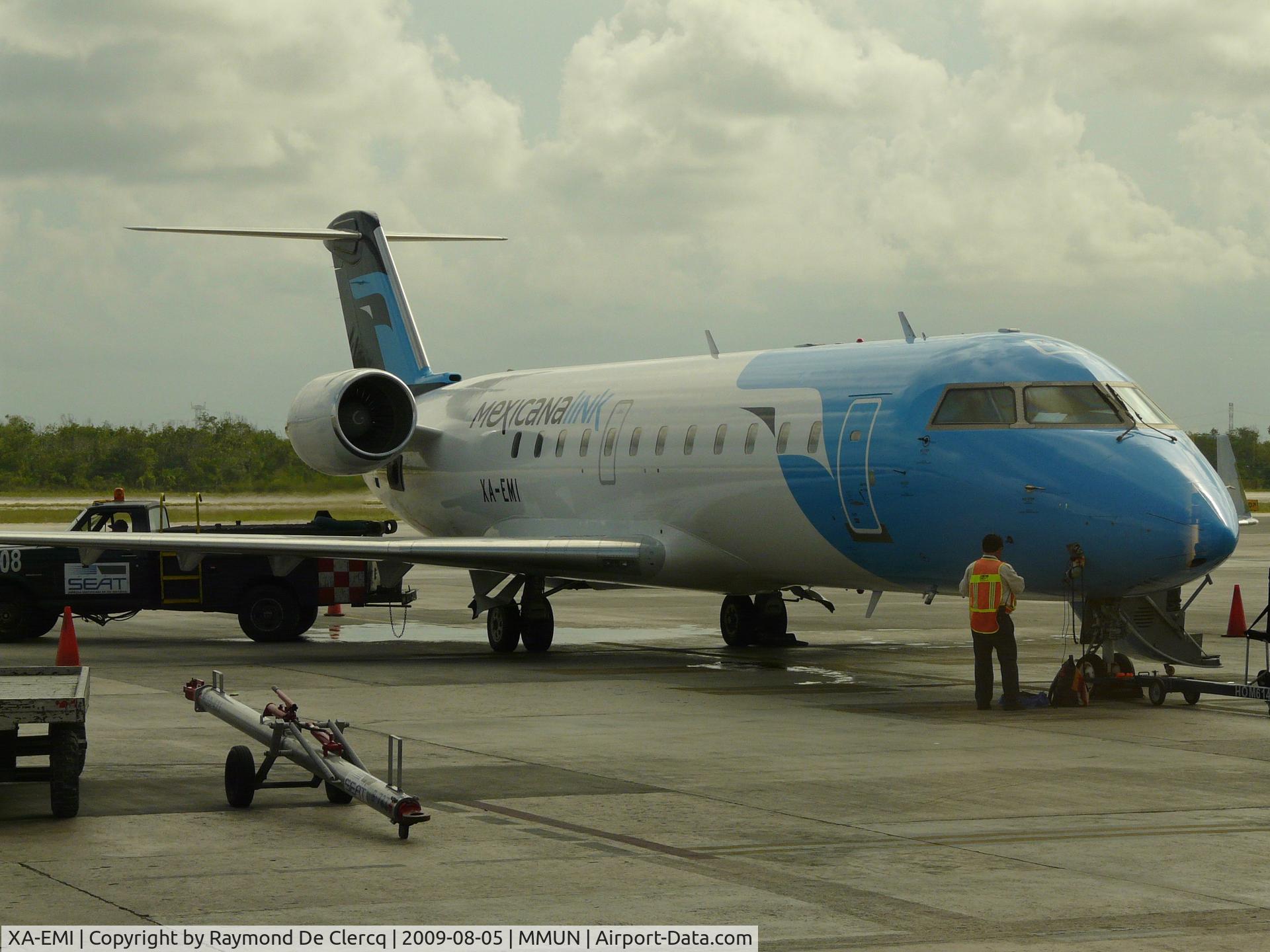 XA-EMI, 2000 Bombardier CRJ-200ER (CL-600-2B19) C/N 7457, At Cancun Airport.