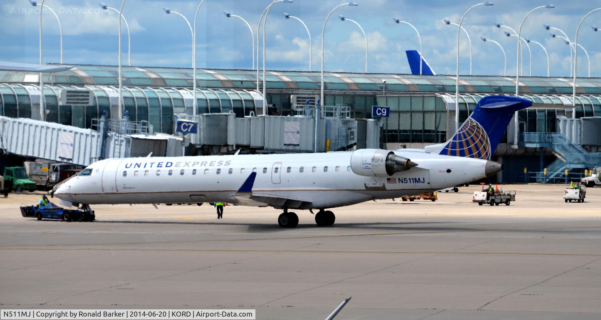 N511MJ, 2003 Bombardier CRJ-700 (CL-600-2C10) Regional Jet C/N 10104, Pushback O'Hare