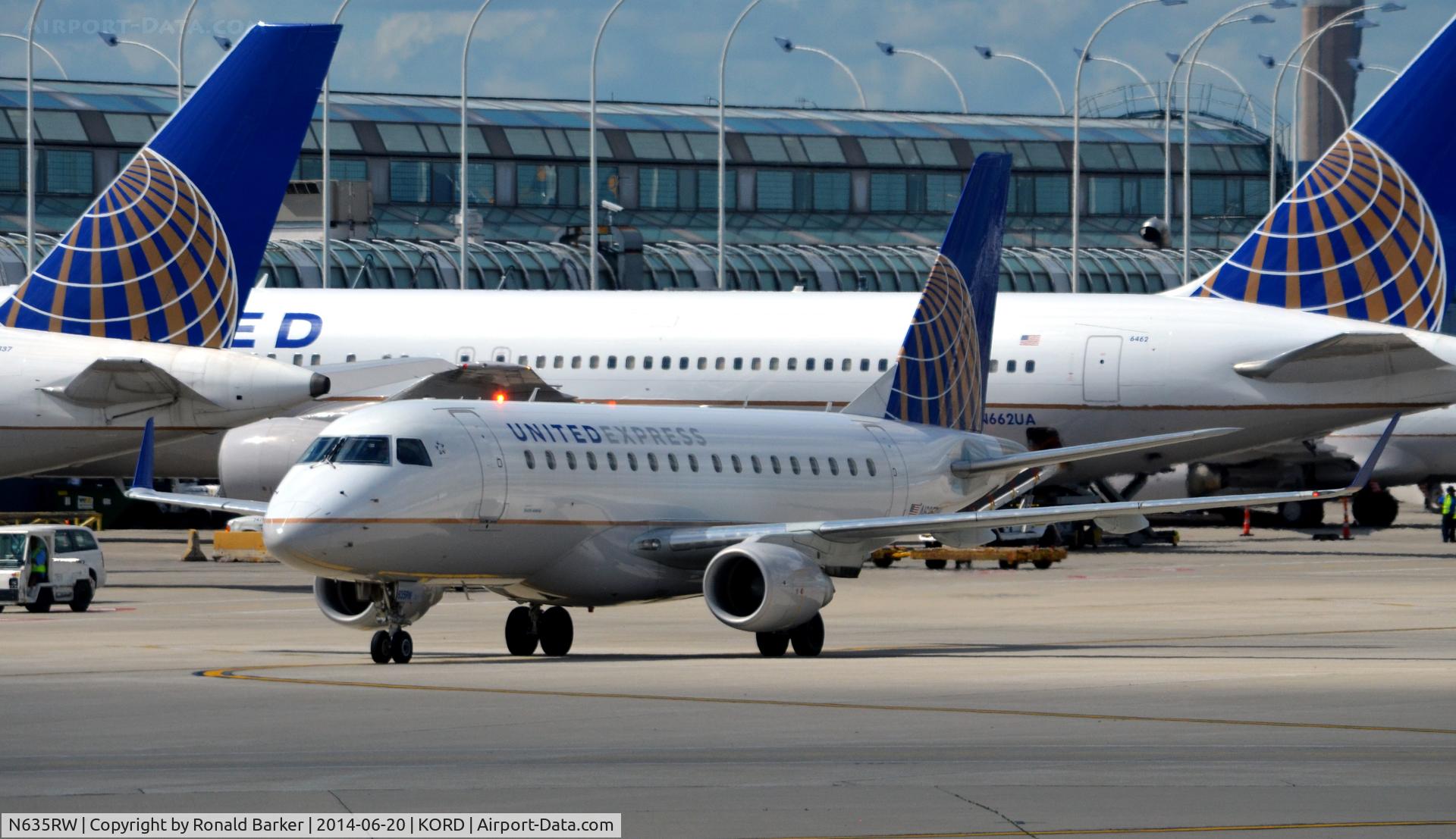 N635RW, 2004 Embraer 170SE (ERJ-170-100SE) C/N 17000056, Taxi O'Hare