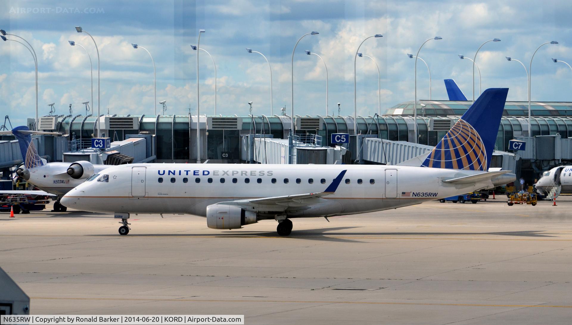 N635RW, 2004 Embraer 170SE (ERJ-170-100SE) C/N 17000056, Taxi O'Hare