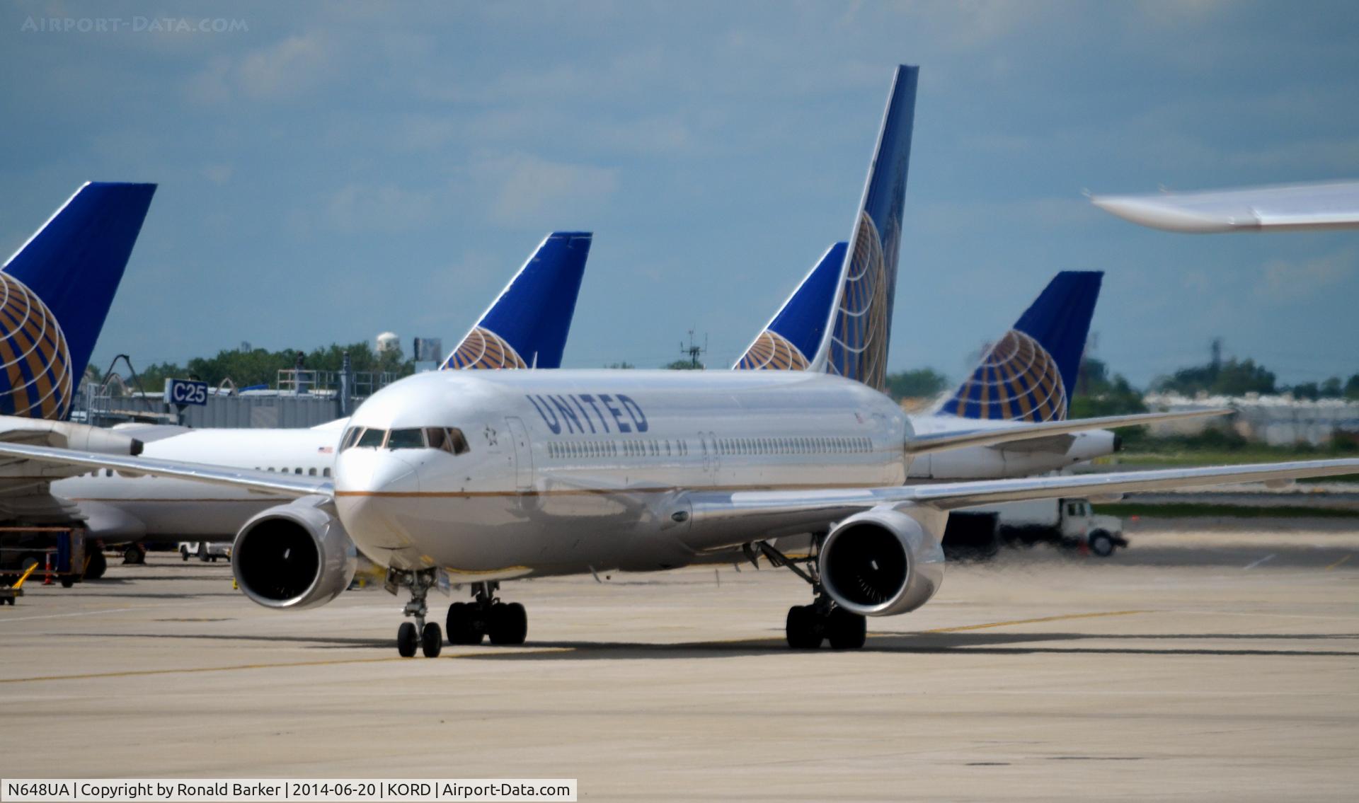 N648UA, 1992 Boeing 767-322ER C/N 25285, Taxi O'Hare