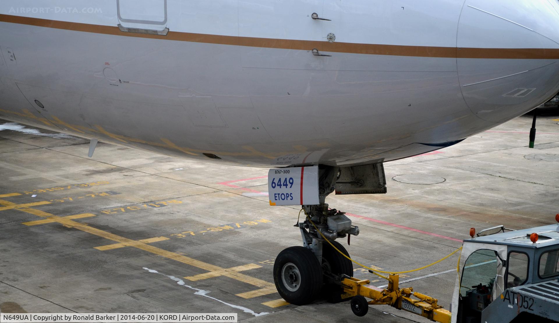 N649UA, 1992 Boeing 767-322 C/N 25286, Gate C15 O'Hare