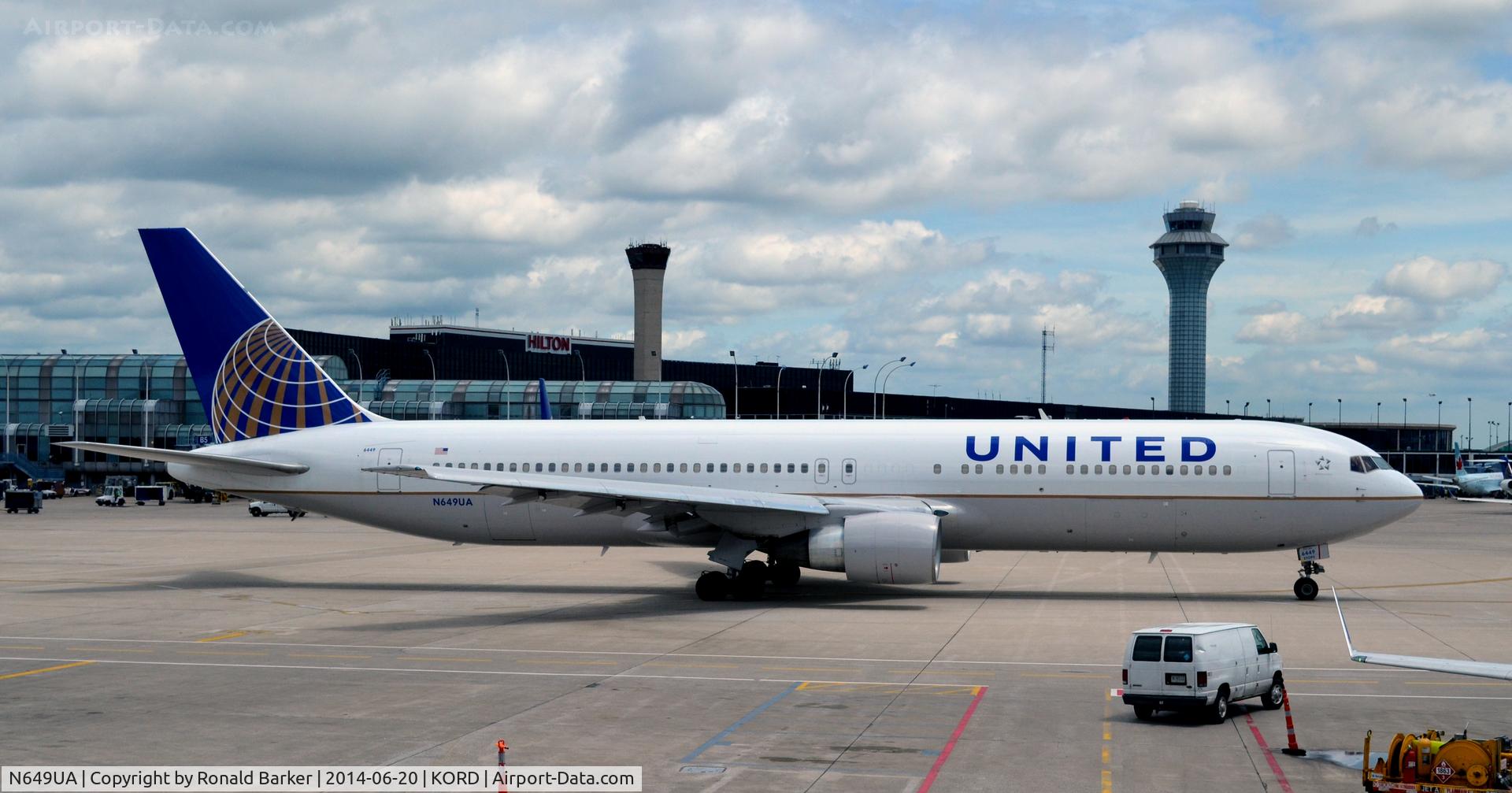 N649UA, 1992 Boeing 767-322 C/N 25286, Taxi O'Hare