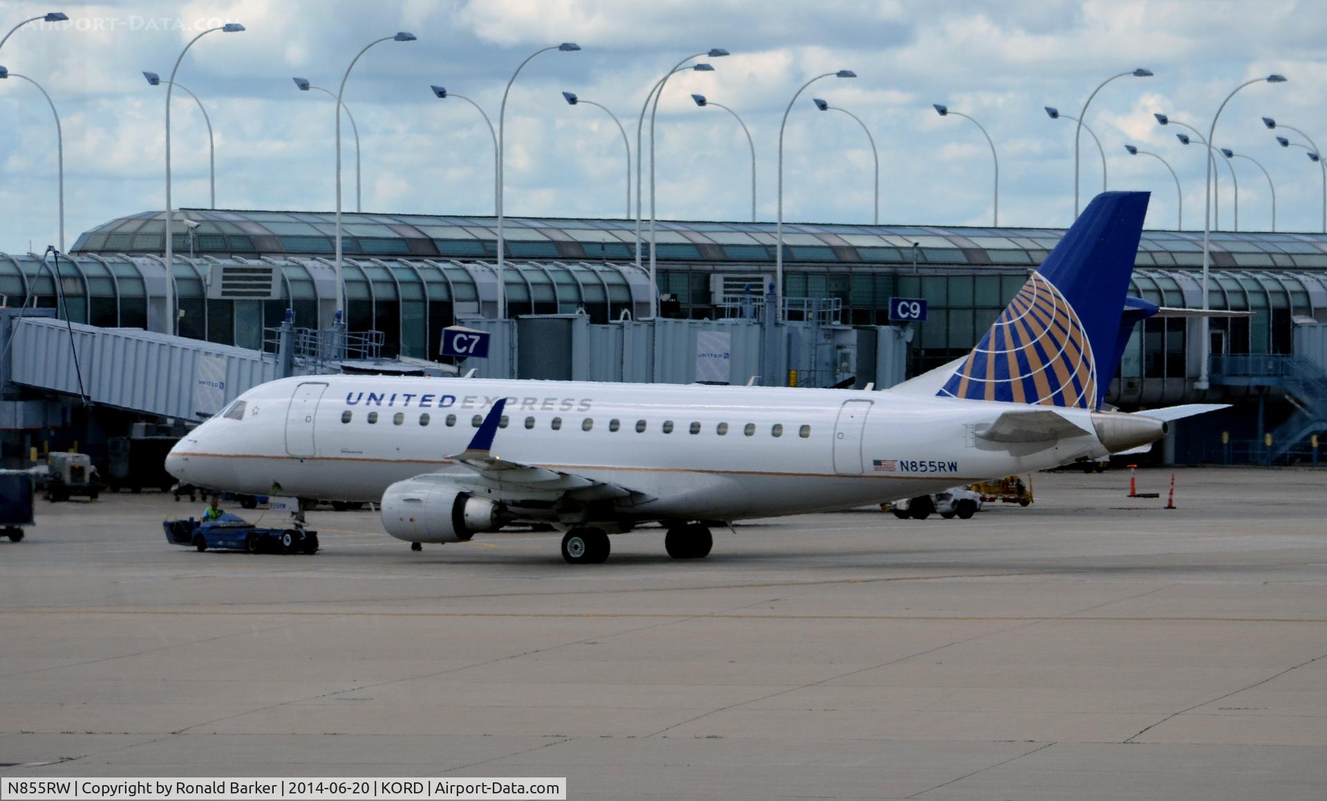 N855RW, 2005 Embraer 170SE (ERJ-170-100SE) C/N 17000077, Pushback O'Hare