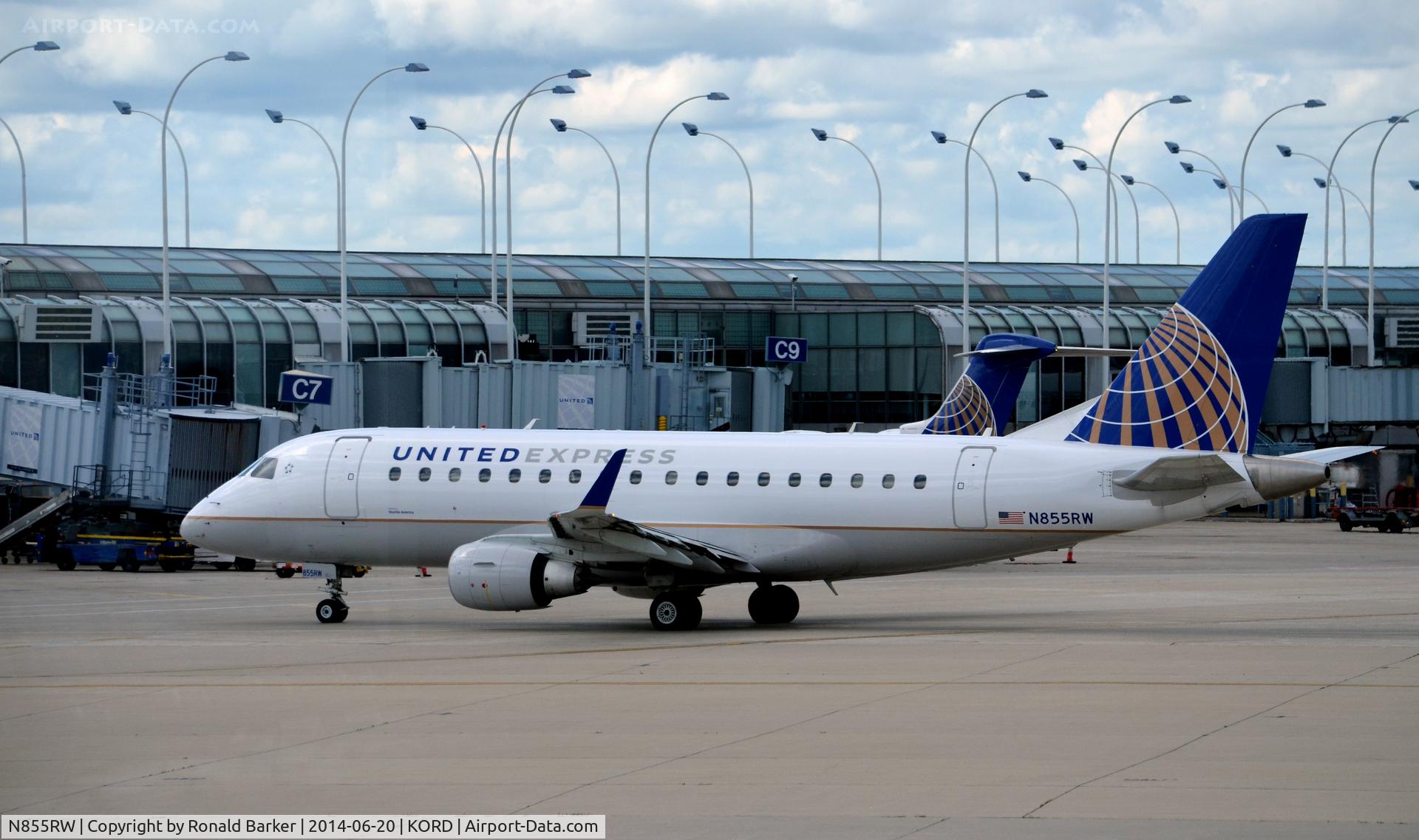 N855RW, 2005 Embraer 170SE (ERJ-170-100SE) C/N 17000077, Taxi for takeoff O'Hare