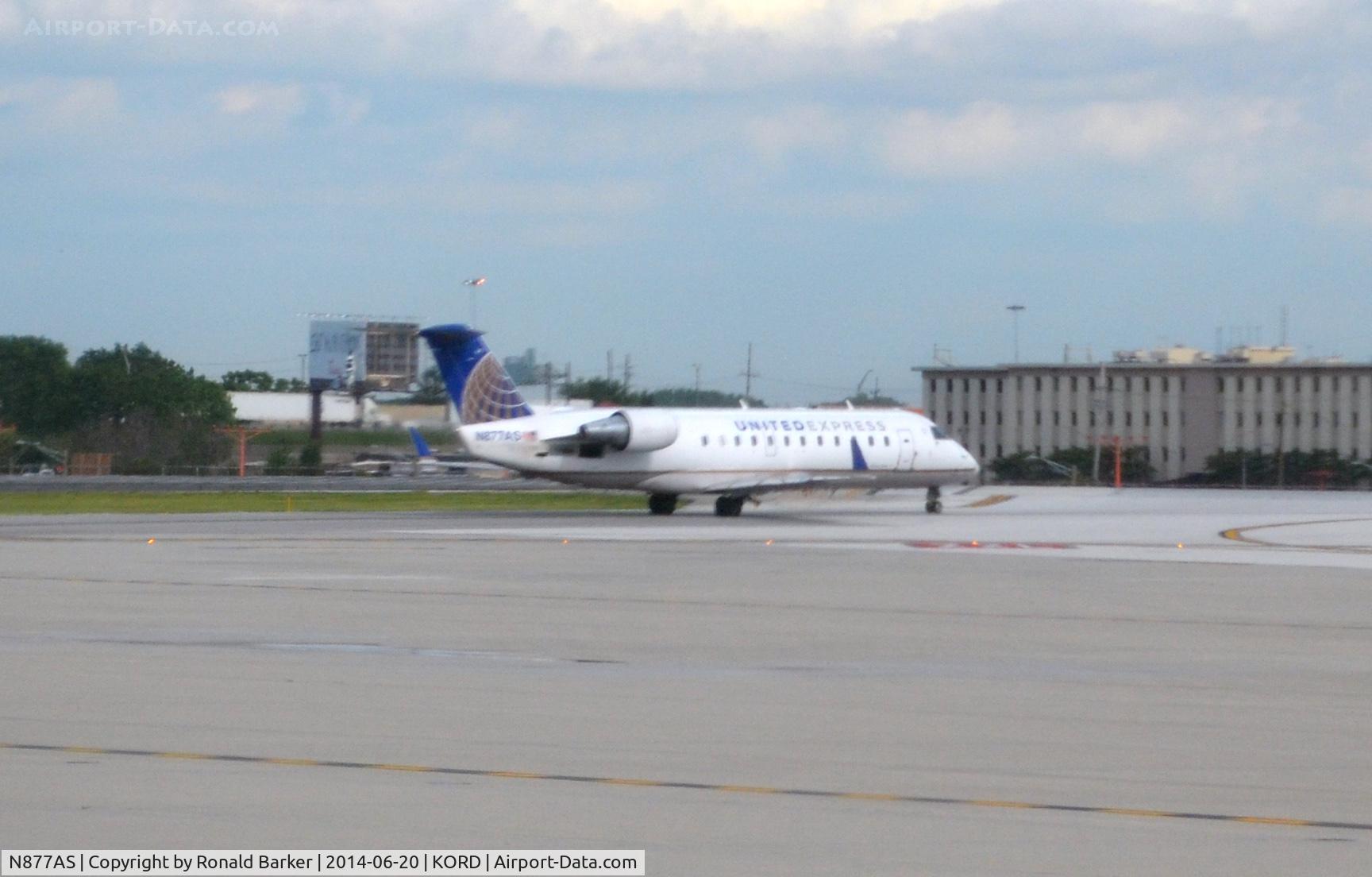 N877AS, 2001 Bombardier CRJ-200ER (CL-600-2B19) C/N 7579, Taxi O'Hare
