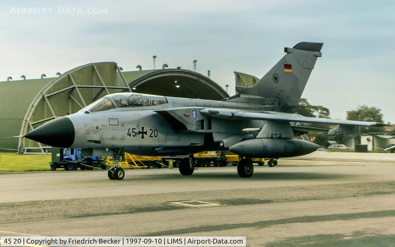 45 20, Panavia Tornado IDS C/N 553/GS168/4220, taxying to the active