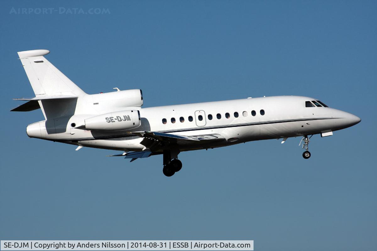 SE-DJM, 2002 Dassault Falcon 900EX C/N 106, On short final for runway 12.