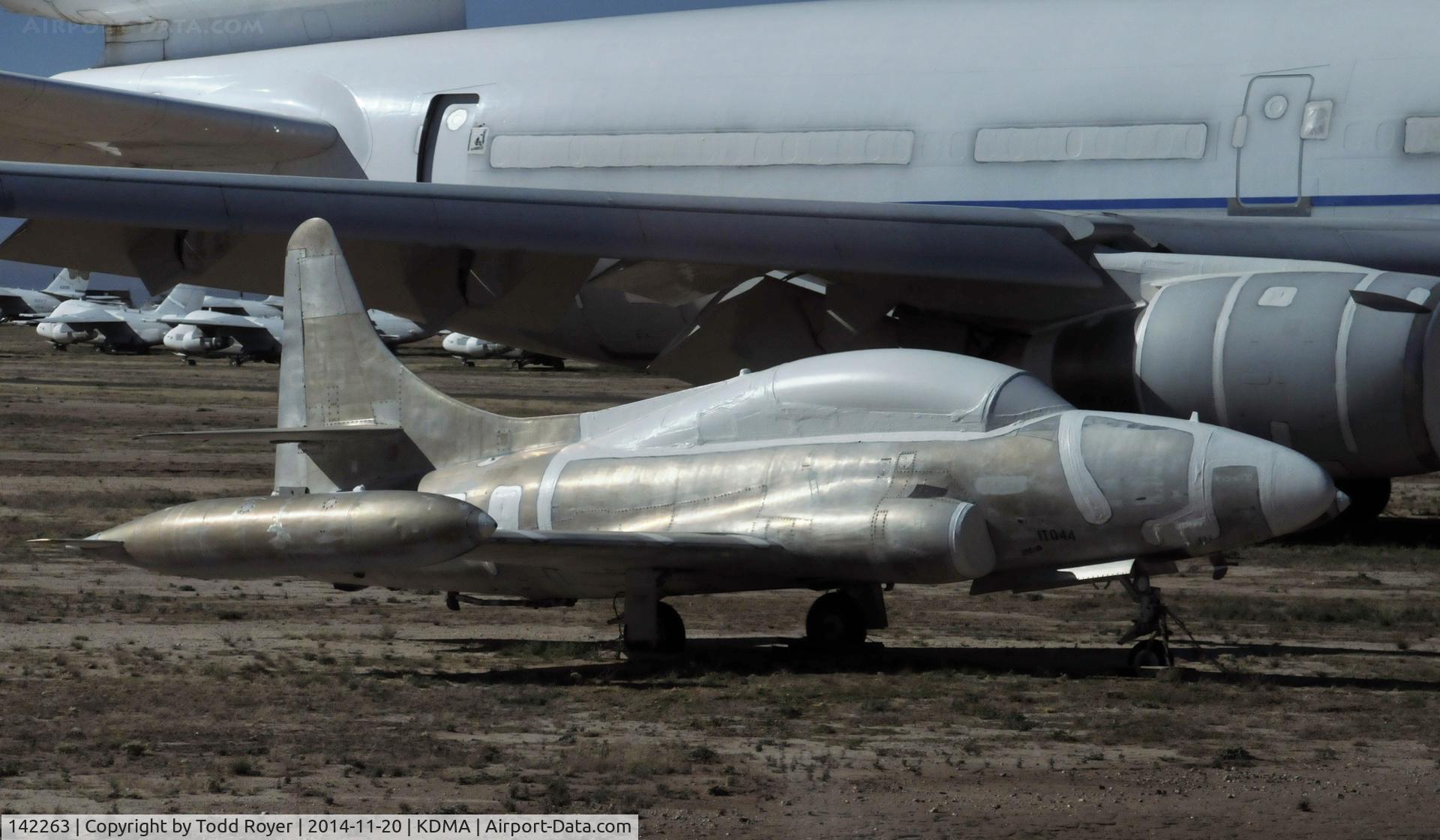 142263, Lockheed T2V-1 Seastar C/N 1080-1003, On display on celebrity row at the 
