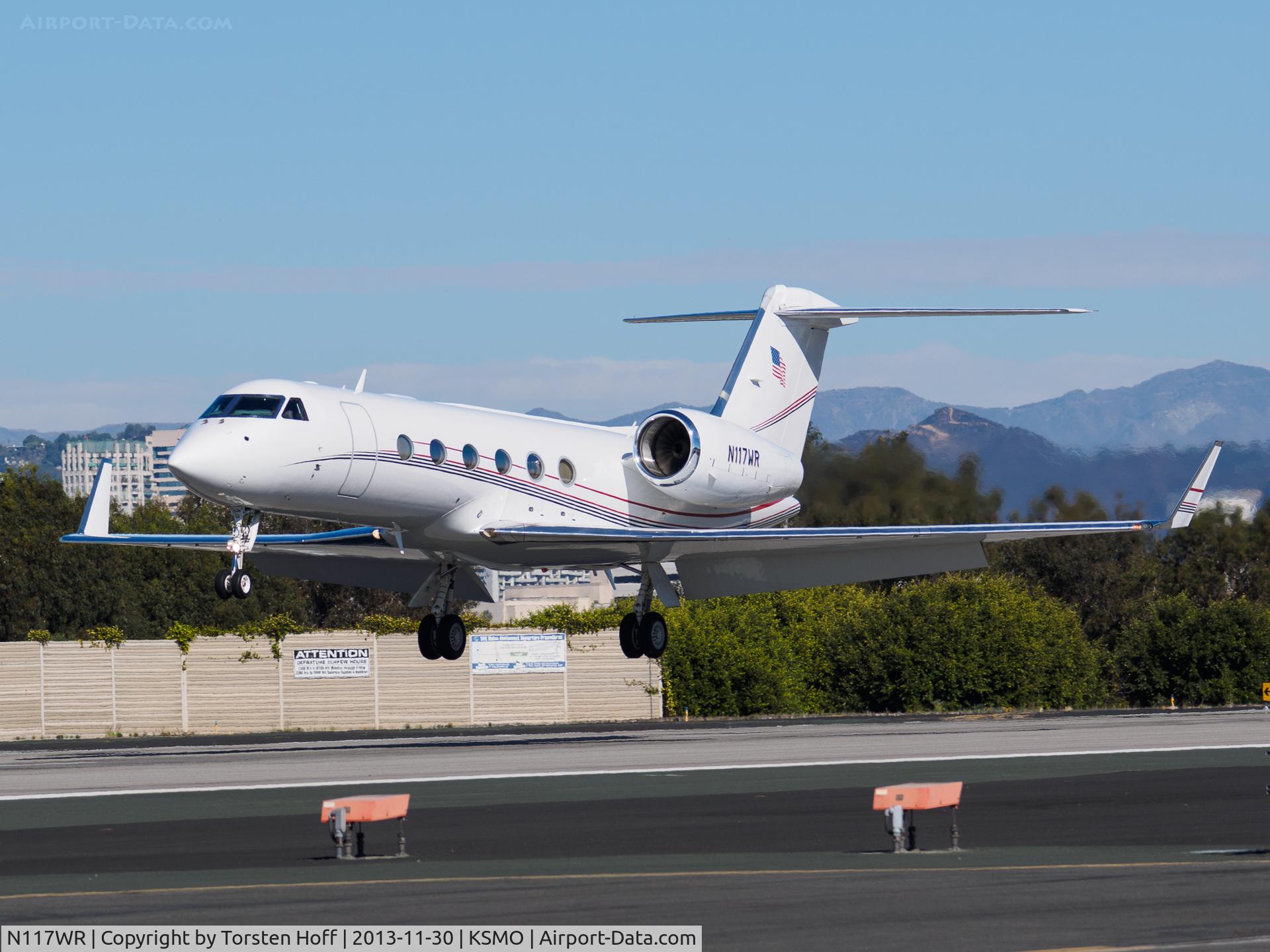 N117WR, 2005 Gulfstream Aerospace GIV-X (G350) C/N 4015, N117WR arriving on RWY 21