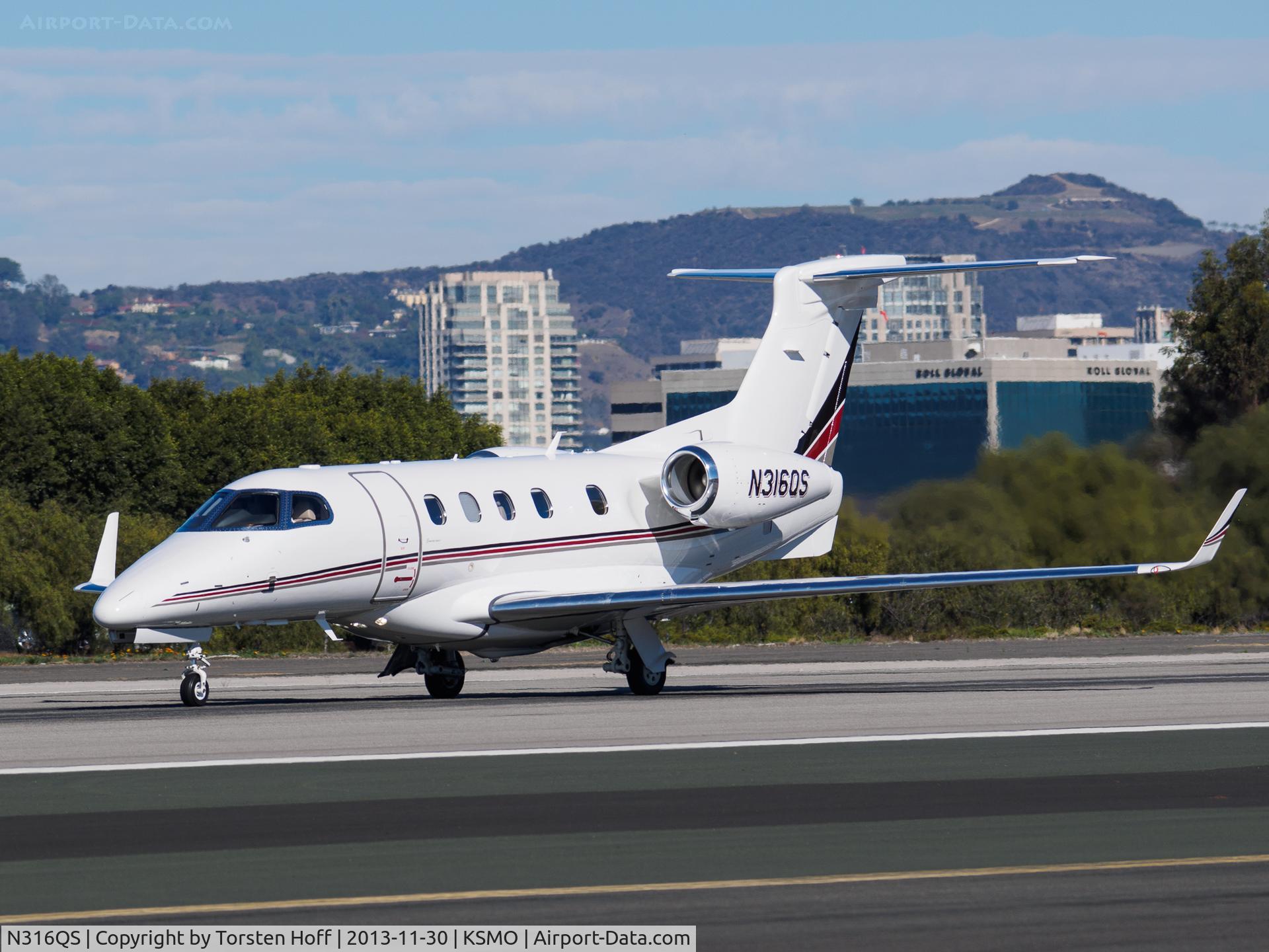N316QS, 2013 Embraer EMB-505 Phenom 300 C/N 50500161, N316QS departing from RWY 21