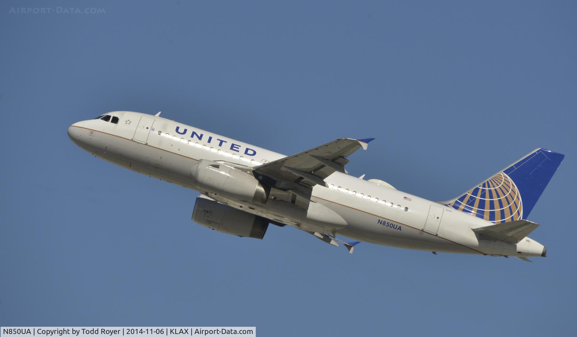 N850UA, 2002 Airbus A319-131 C/N 1653, Departing LAX on 25R