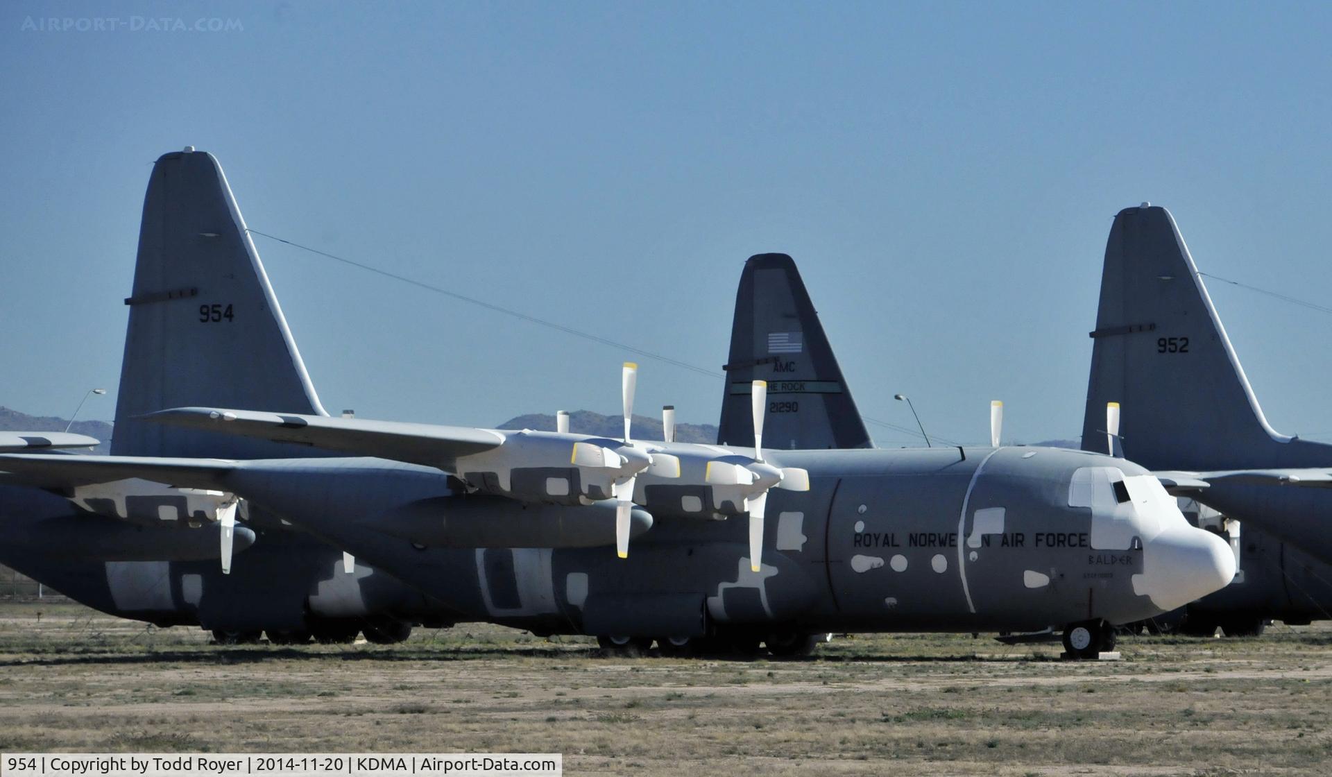 954, 1969 Lockheed C-130H Hercules C/N 382-4336, Passing time at the 