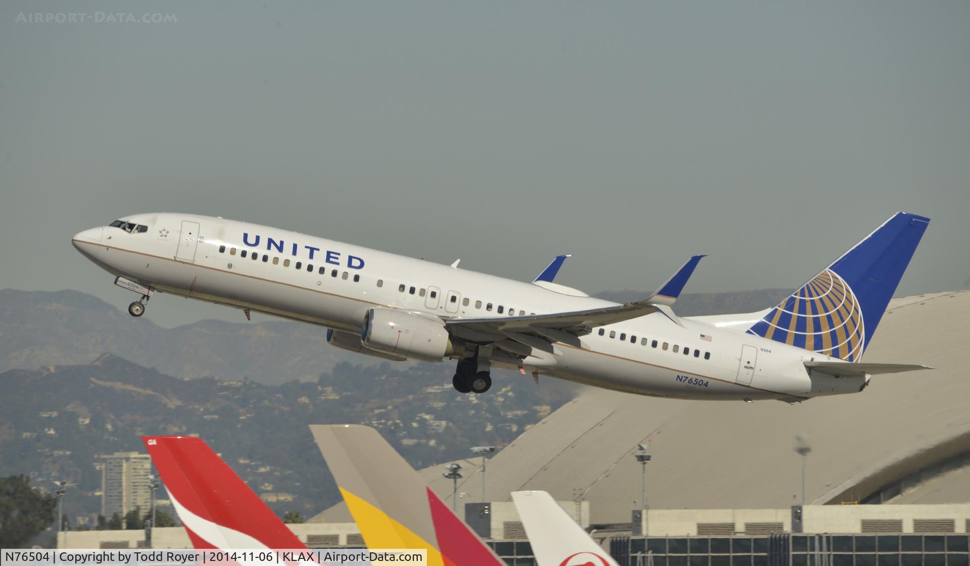 N76504, 2006 Boeing 737-824 C/N 31604, Departing LAX on 25R