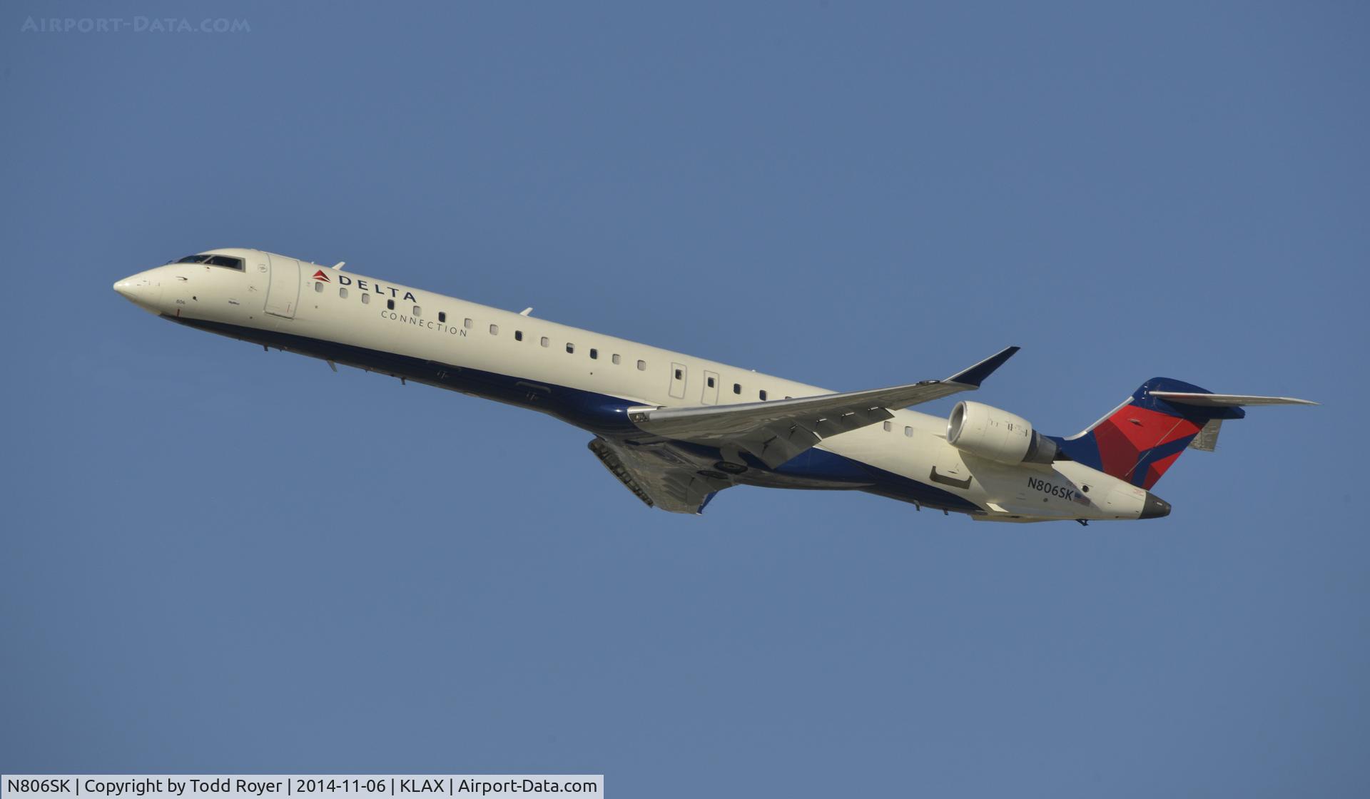 N806SK, 2006 Bombardier CRJ-900ER (CL-600-2D24) C/N 15070, Departing LAX