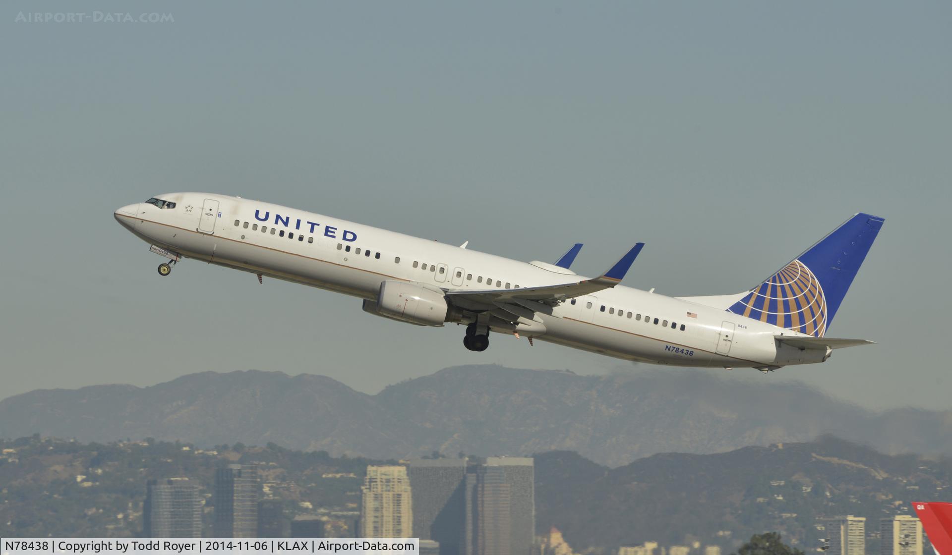 N78438, 2009 Boeing 737-924/ER C/N 33533, Departing LAX on 25R