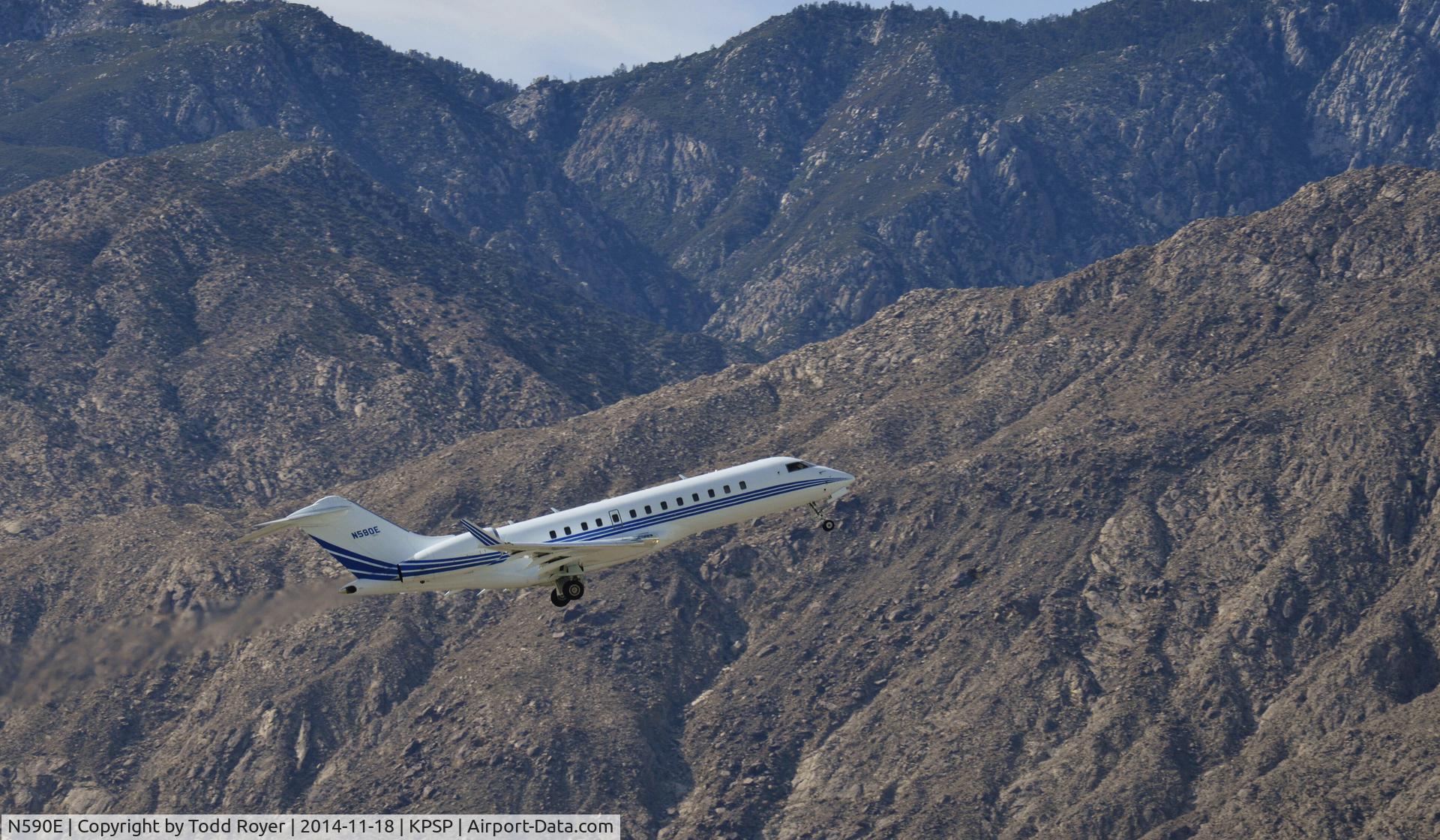 N590E, 2001 Bombardier BD-700-1A10 Global Express C/N 9105, Departing Palm Springs