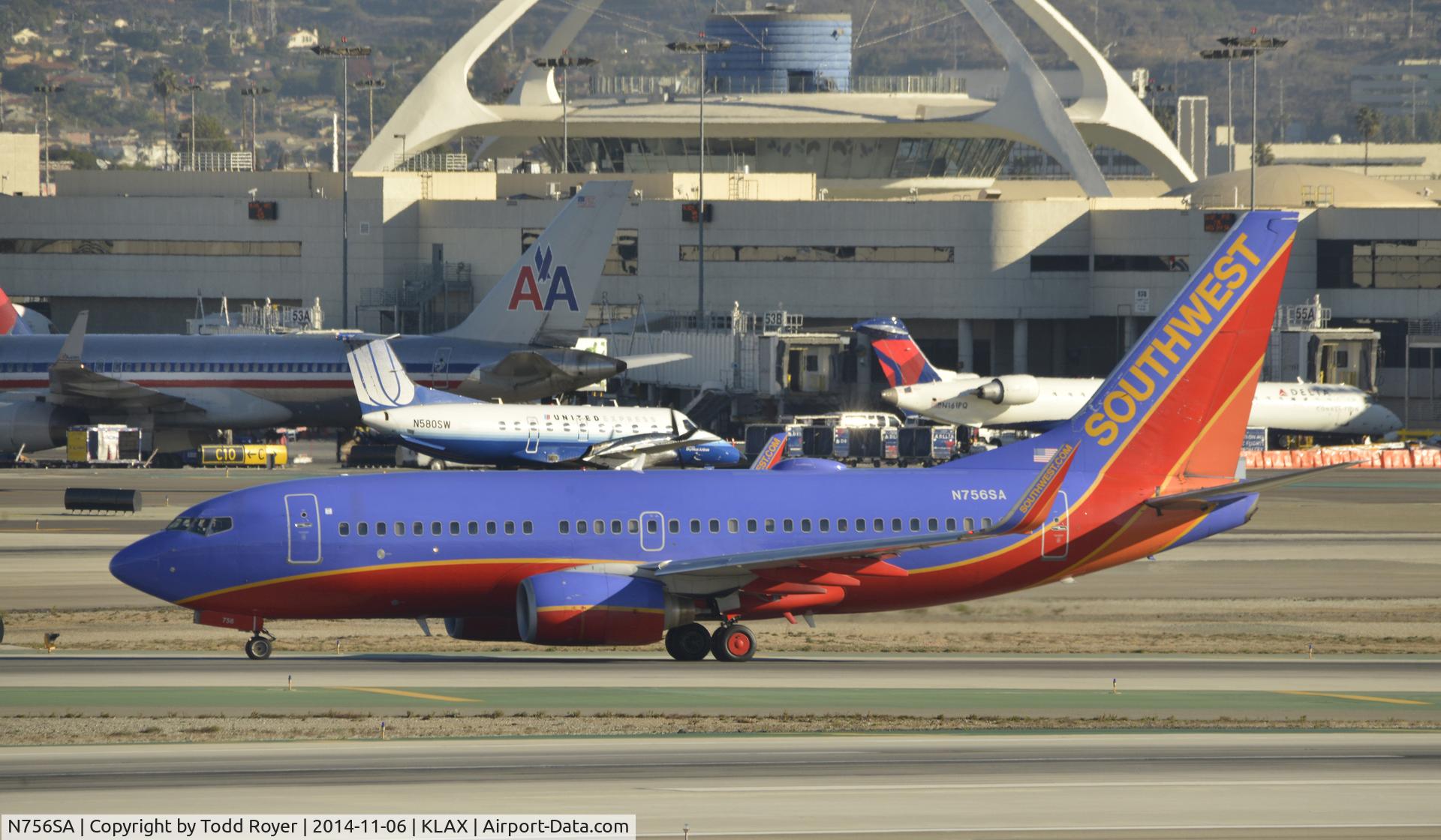 N756SA, 1999 Boeing 737-7H4 C/N 27872, Taxiing to gate after landing on 25L at LAX