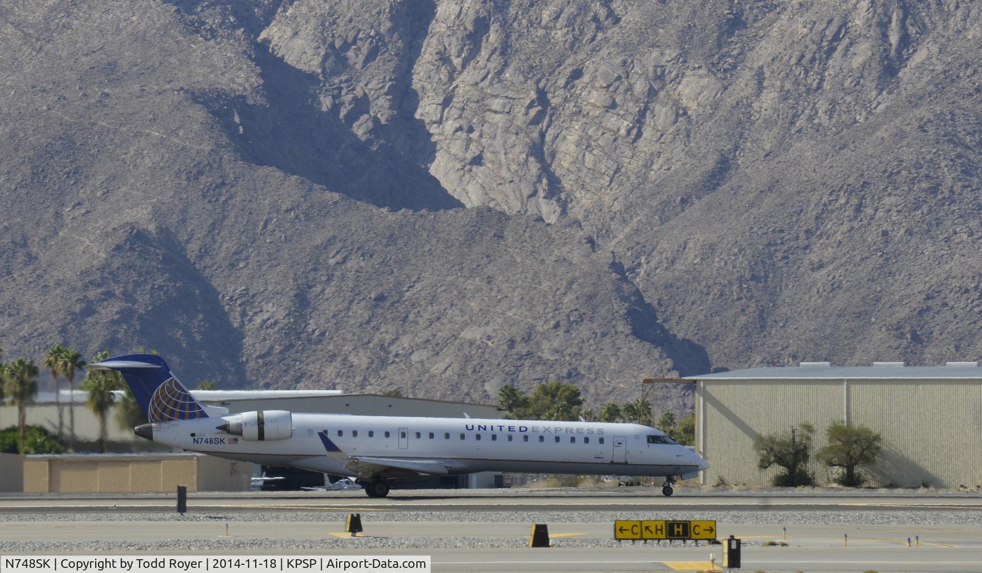 N748SK, 2005 Bombardier CRJ-700 (CL-600-2C10) Regional Jet C/N 10203, Arriving at Palm Springs