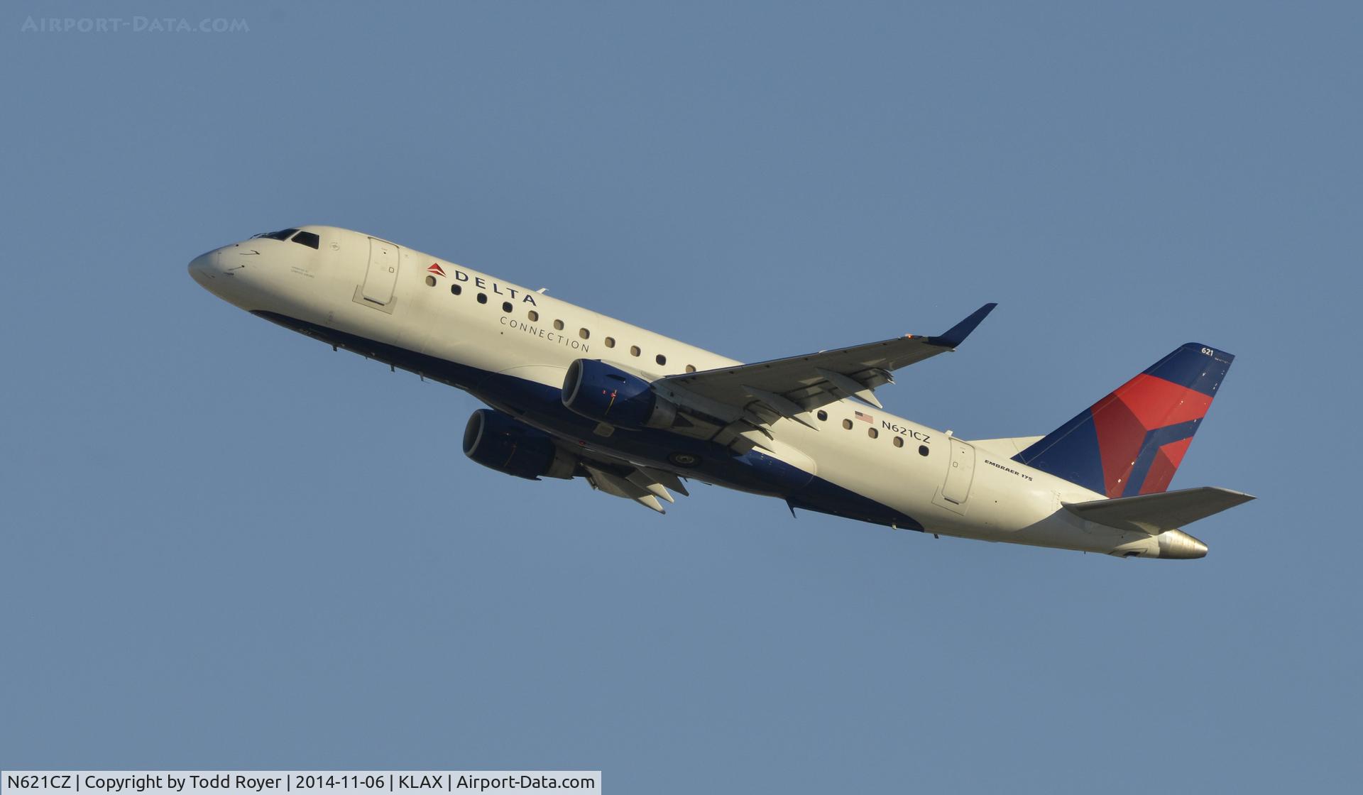 N621CZ, 2008 Embraer 175LR (ERJ-170-200LR) C/N 17000218, Departing LAX on 25R