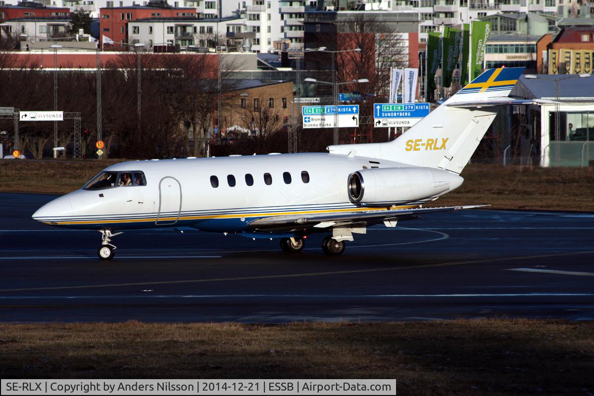 SE-RLX, 2000 Raytheon Hawker 800XP C/N 258458, Lining up runway 30.