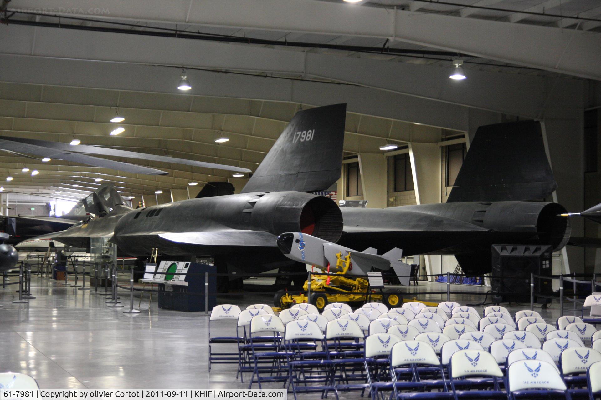 61-7981, Lockheed SR-71C Blackbird C/N 2000, rear view
