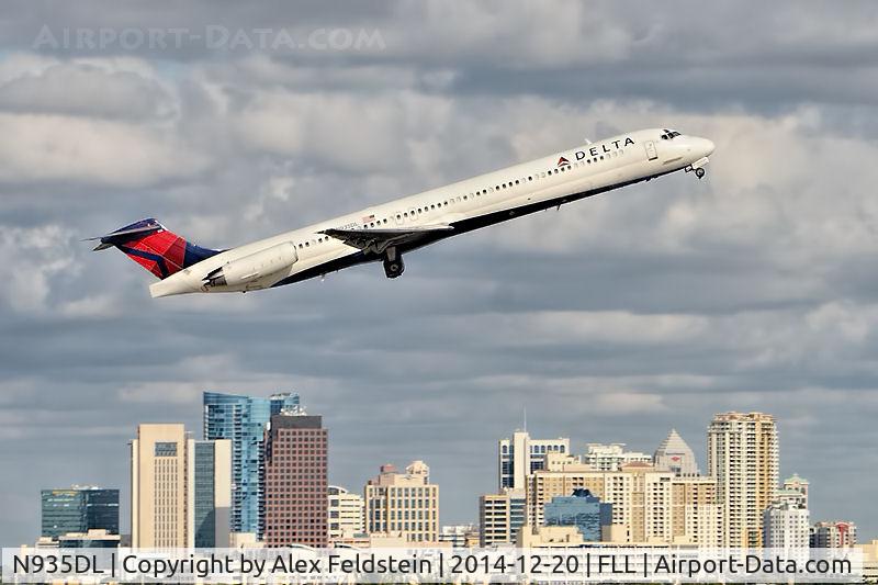 N935DL, 1989 McDonnell Douglas MD-88 C/N 49722, Ft. Lauderdale