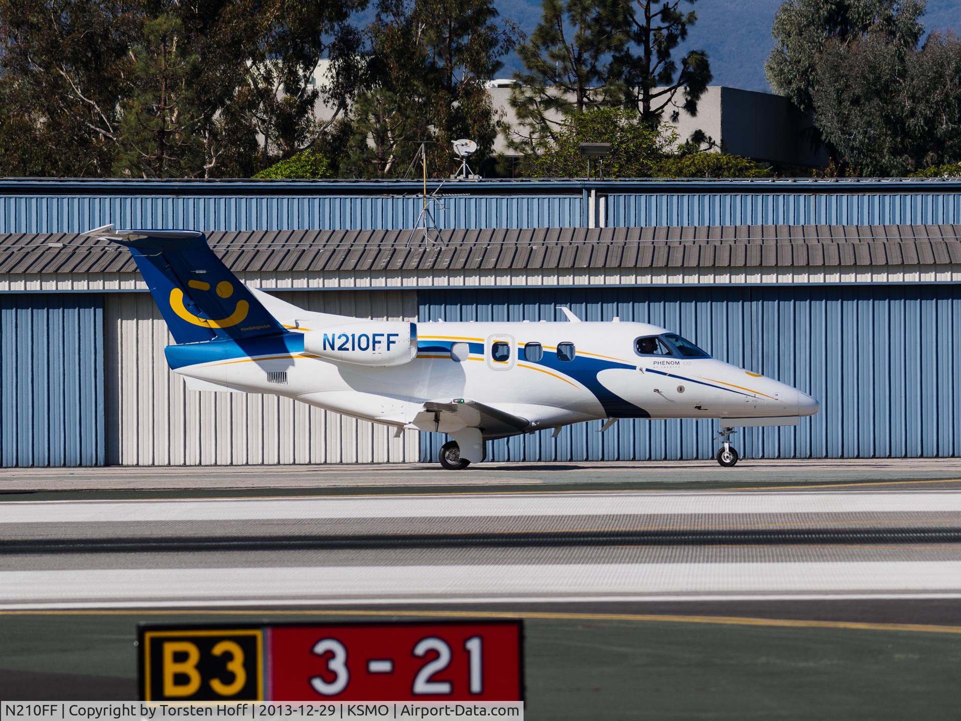 N210FF, 2009 Embraer EMB-500 Phenom 100 C/N 50000088, N210FF taxiing