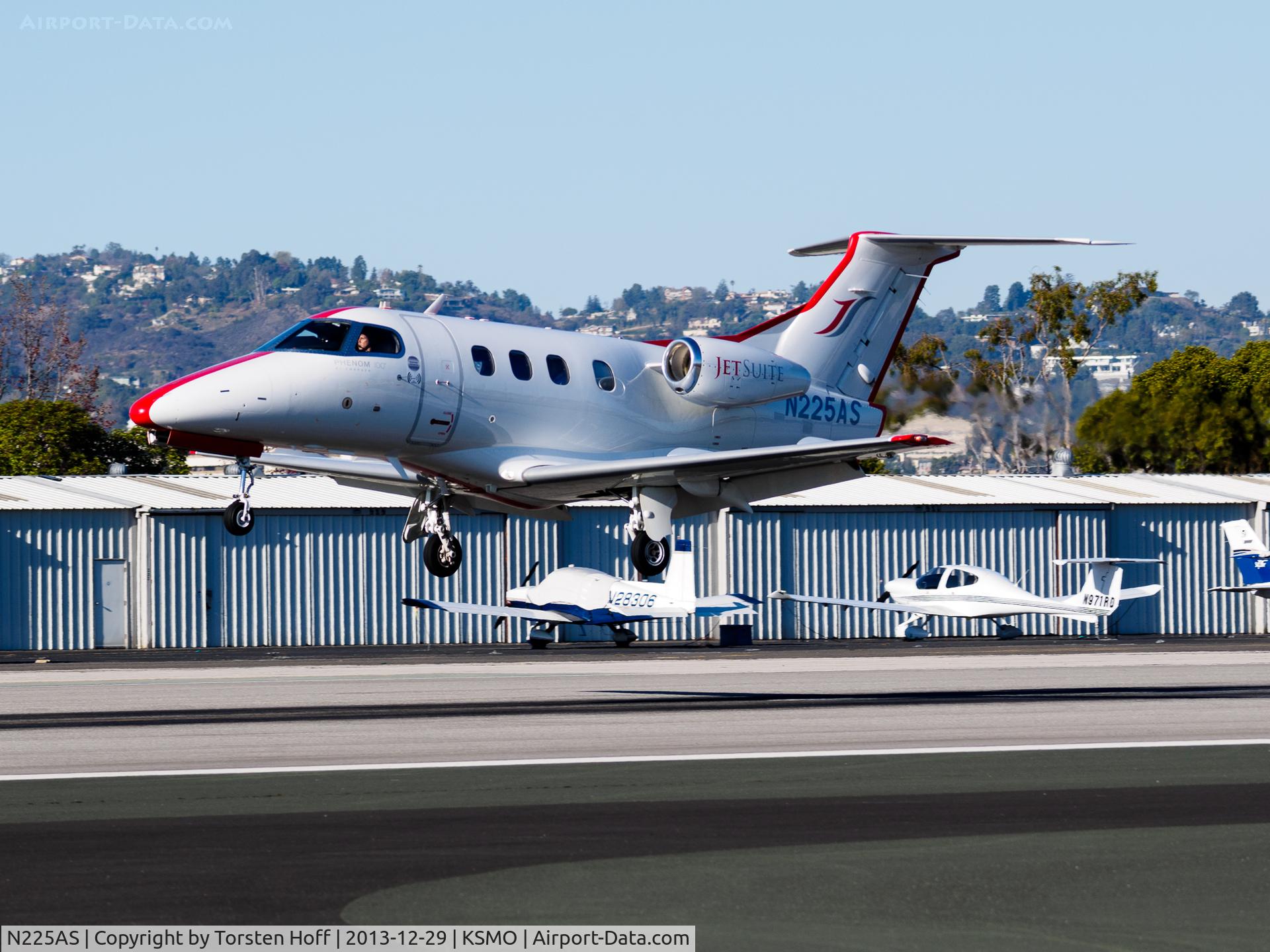 N225AS, 2011 Embraer EMB-500 Phenom 100 C/N 50000239, N225AS arriving on RWY 21